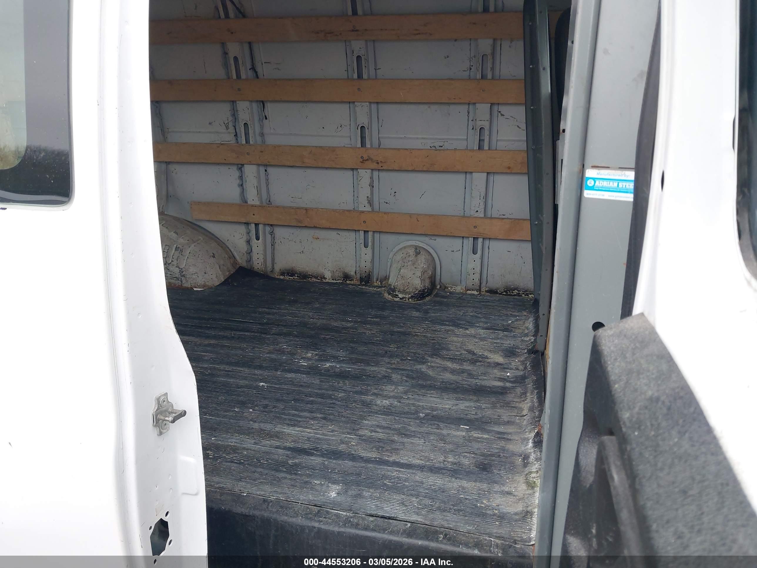 GMC SAVANA image 8