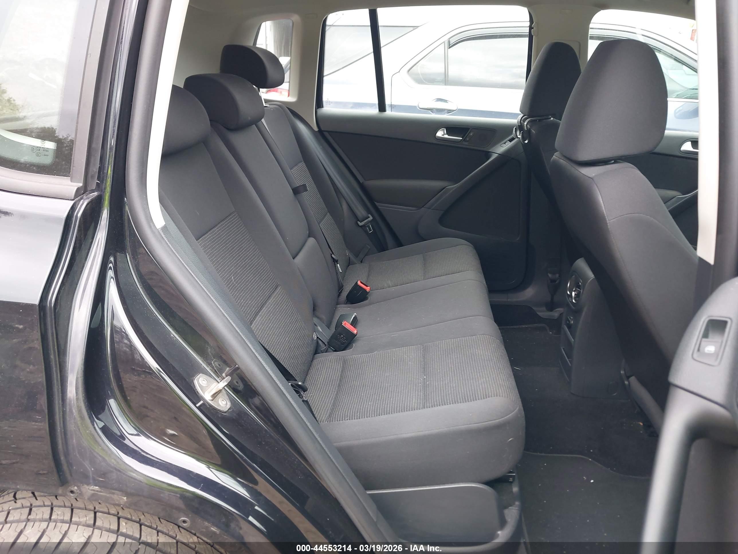 VOLKSWAGEN TIGUAN image 8