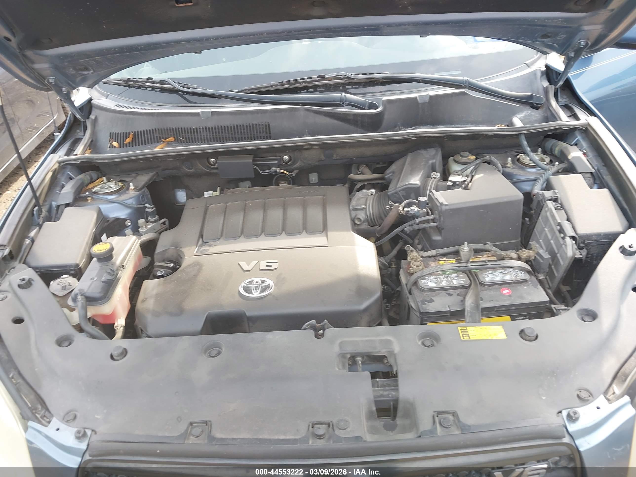 TOYOTA RAV4 image 10