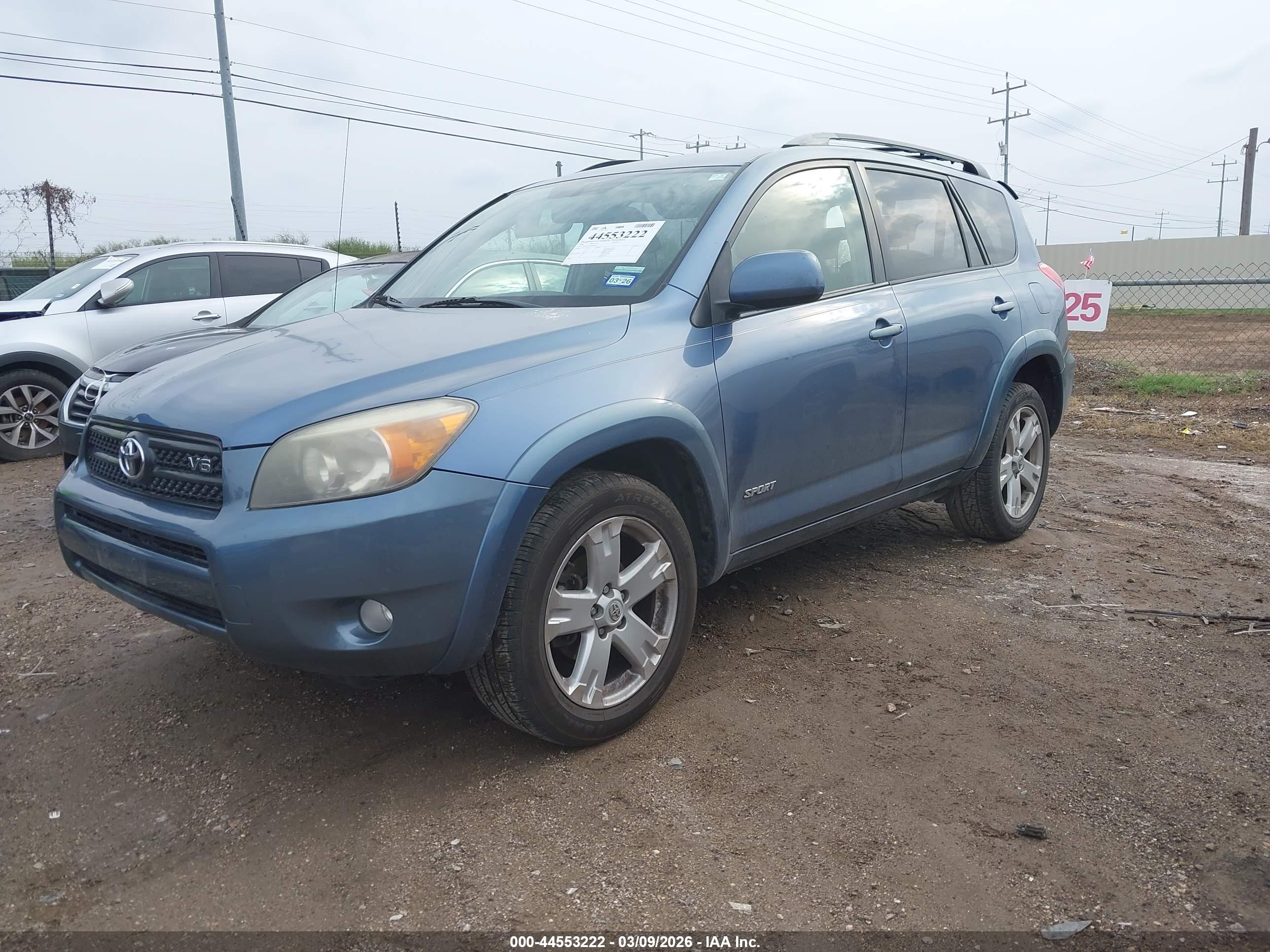TOYOTA RAV4 image 2