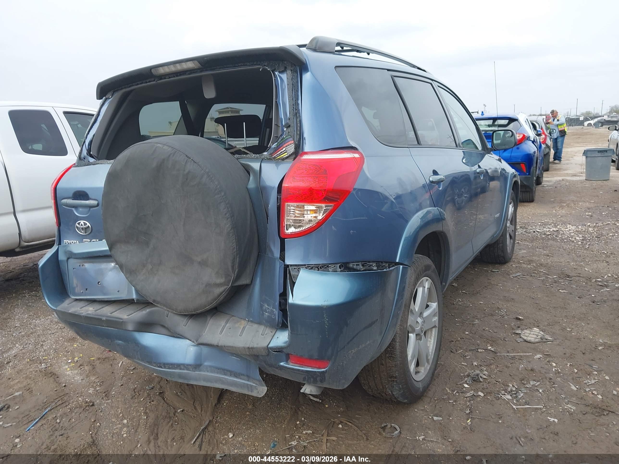TOYOTA RAV4 image 4