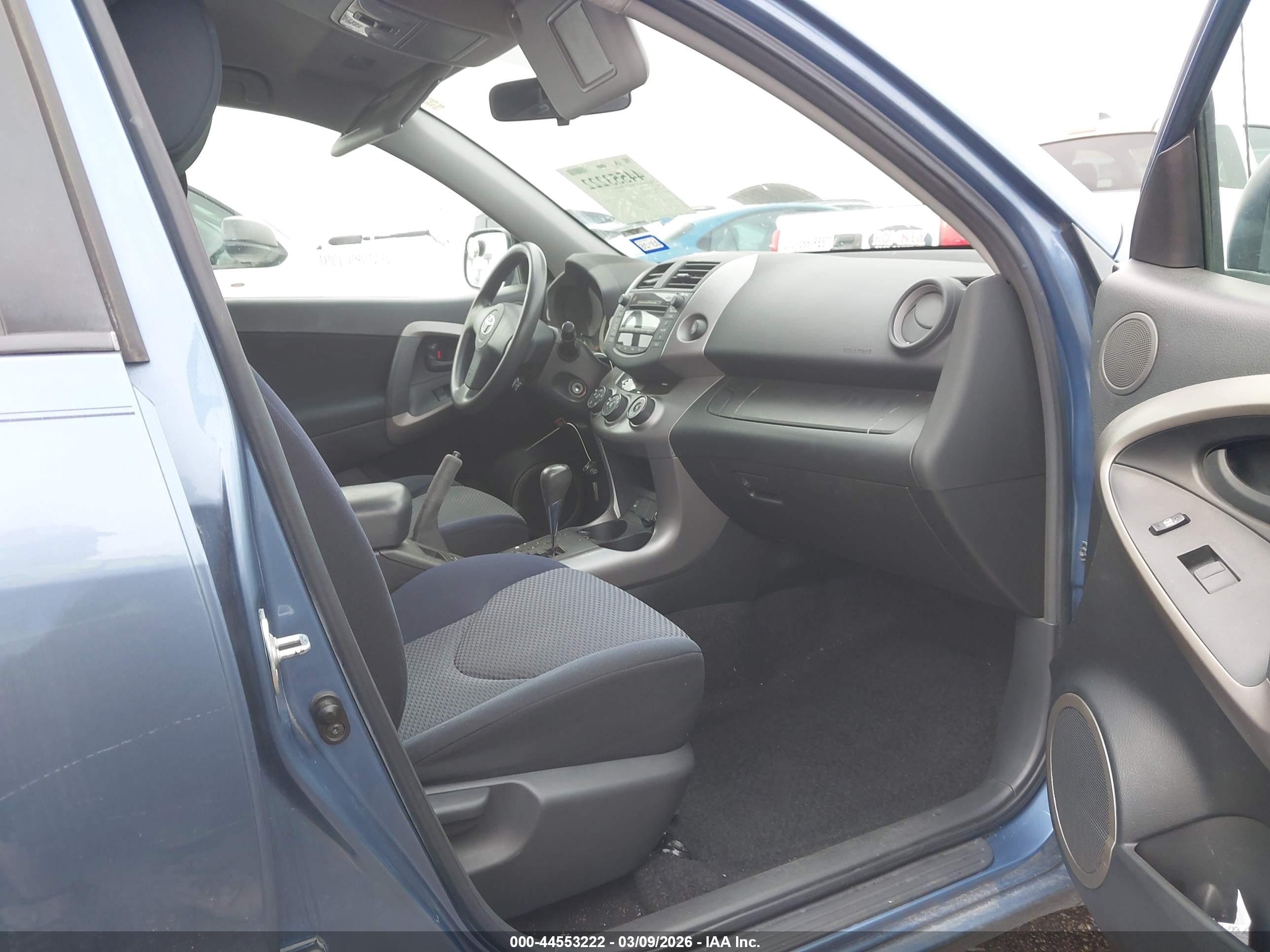 TOYOTA RAV4 image 5
