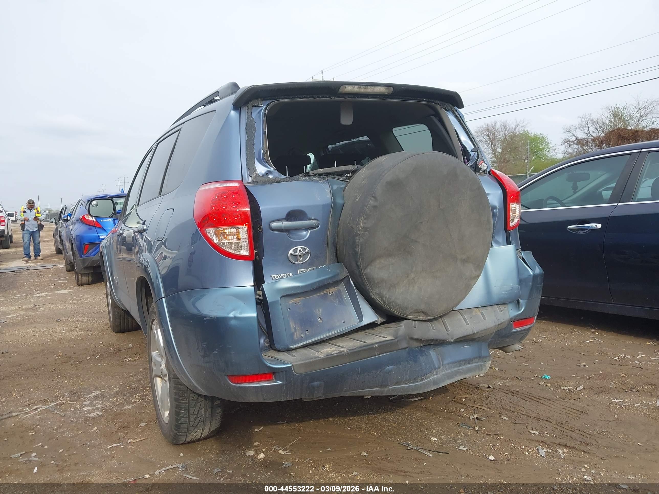 TOYOTA RAV4 image 6