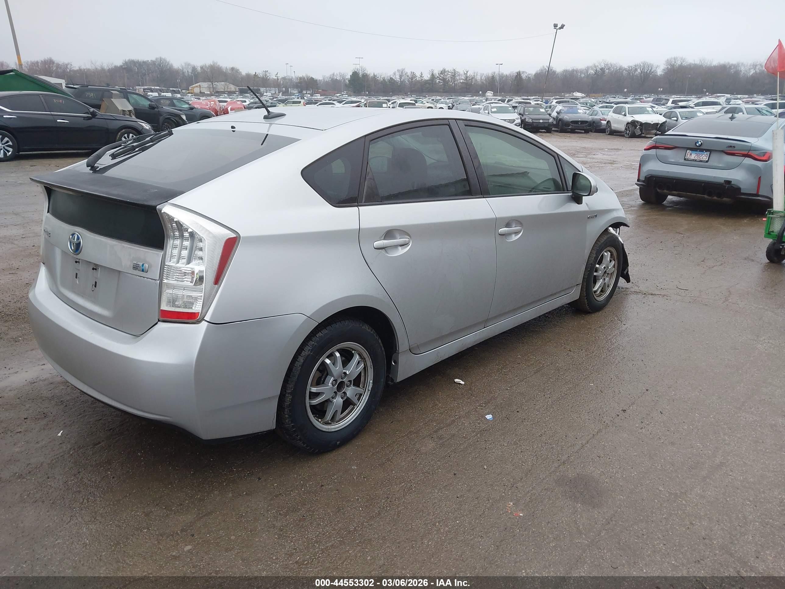 TOYOTA PRIUS image 4