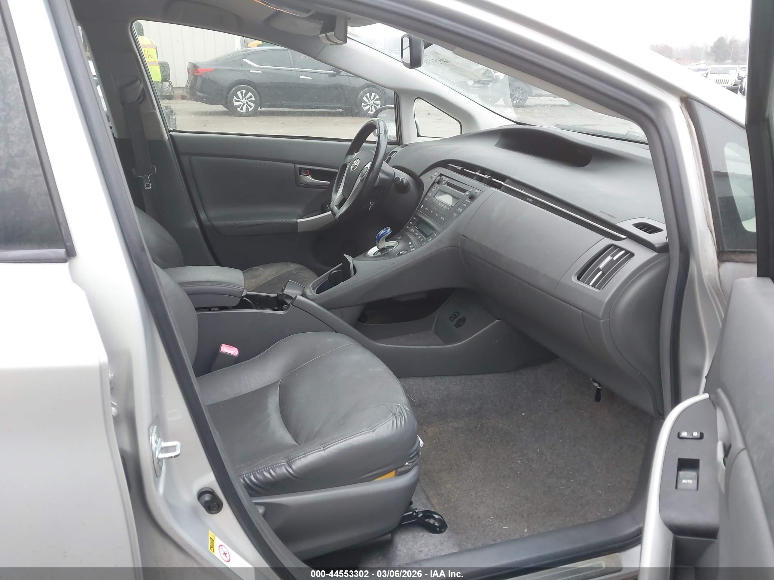 TOYOTA PRIUS image 5