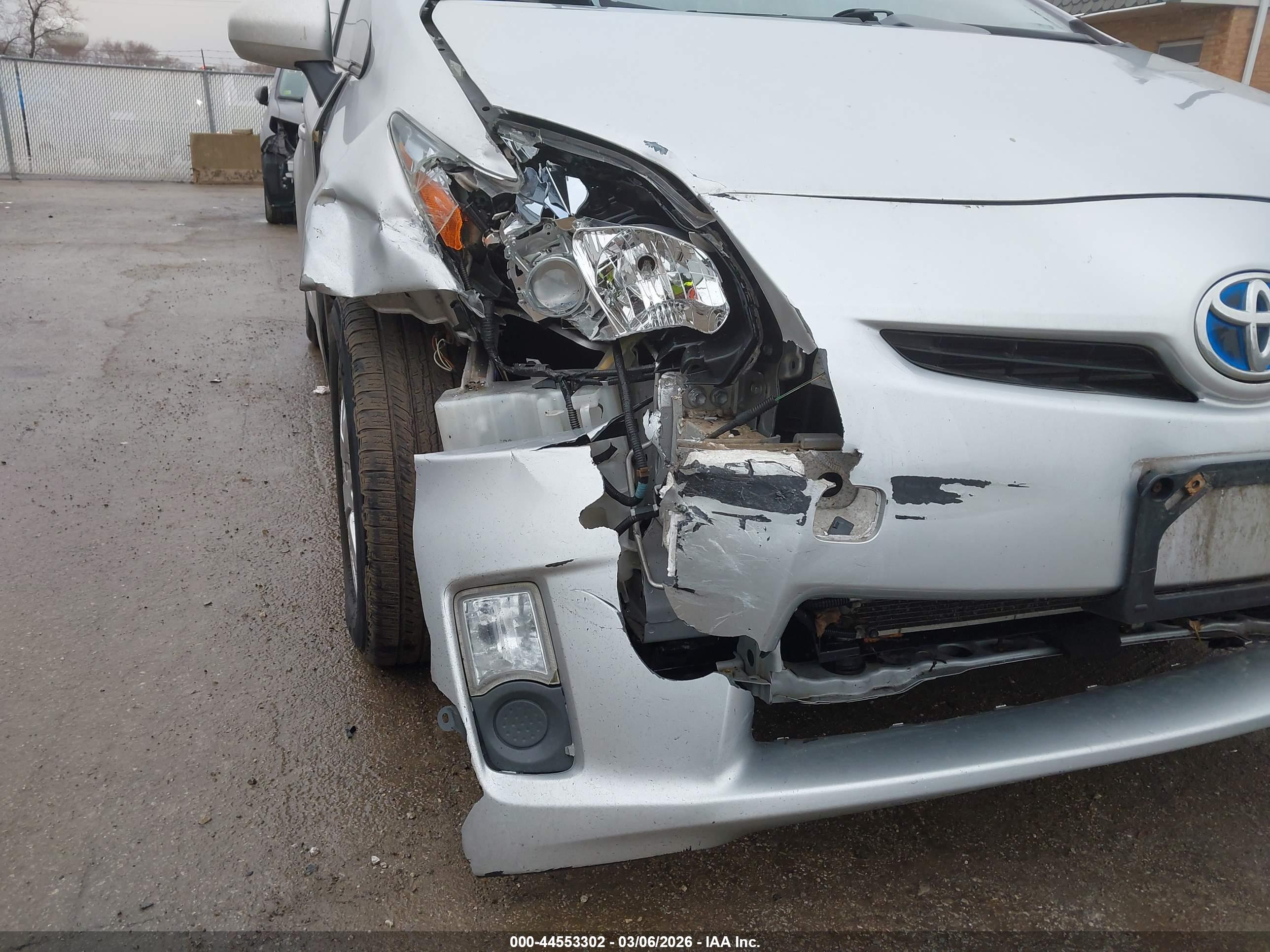 TOYOTA PRIUS image 6