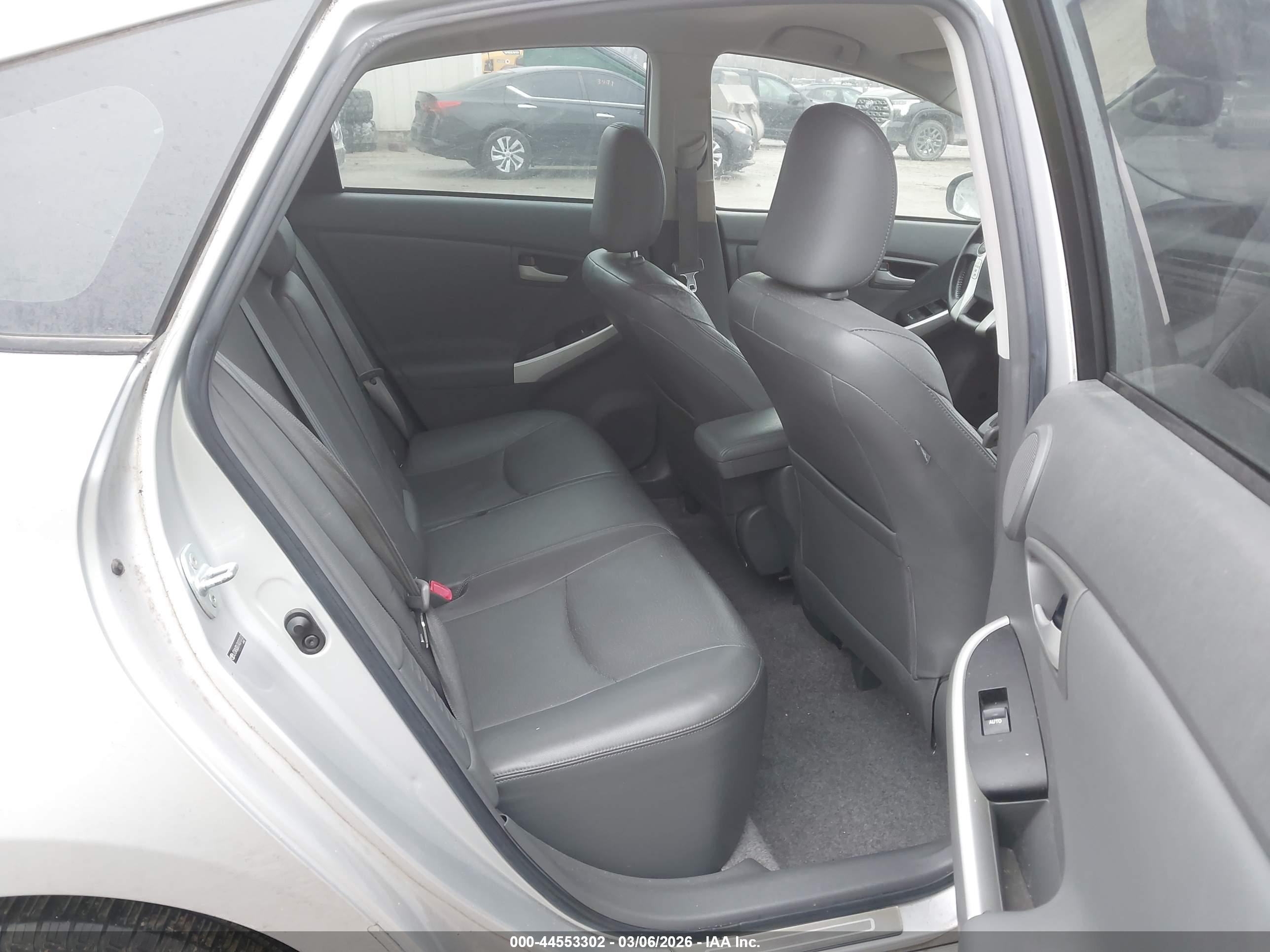 TOYOTA PRIUS image 8