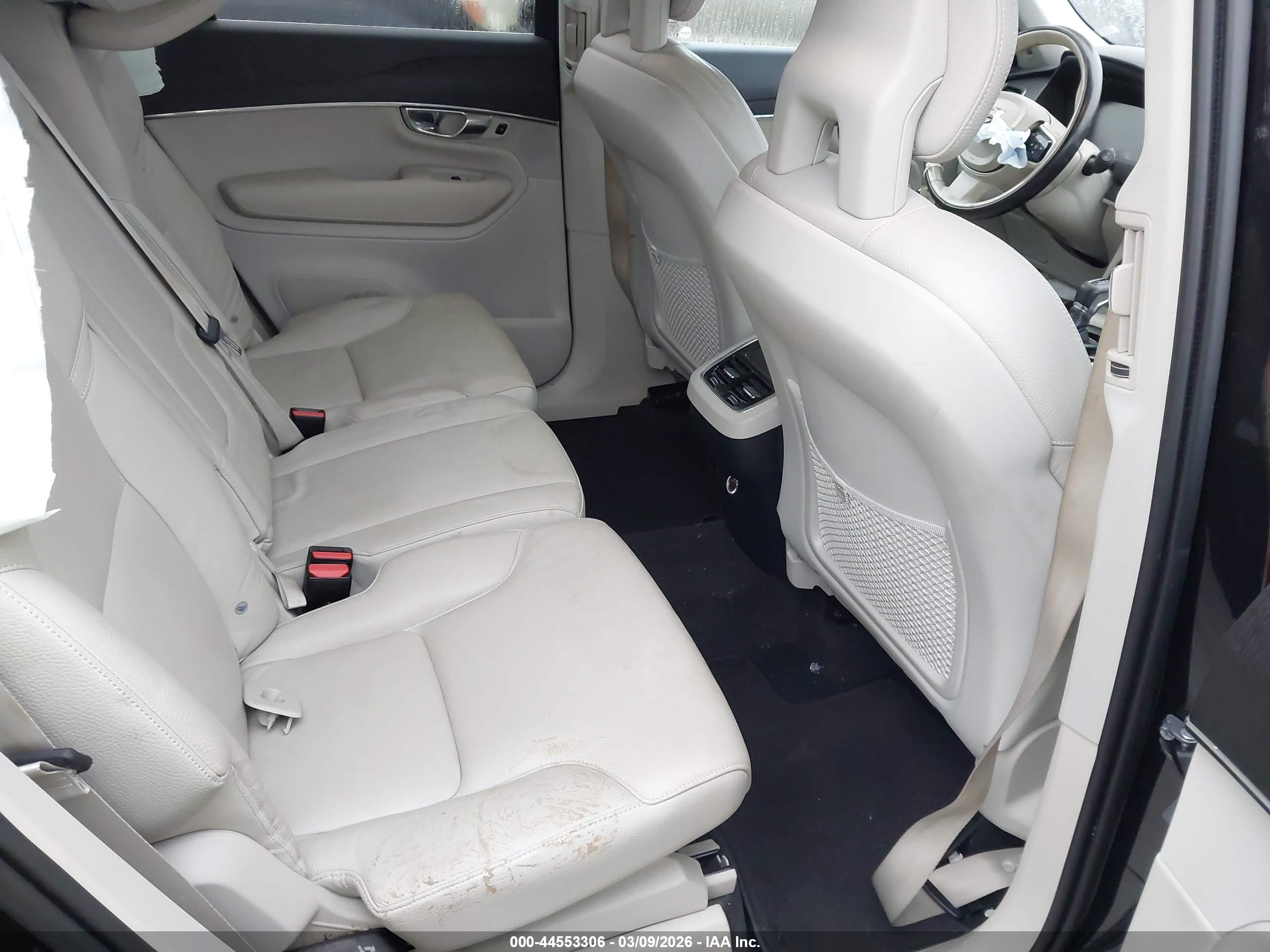 VOLVO XC90 image 8