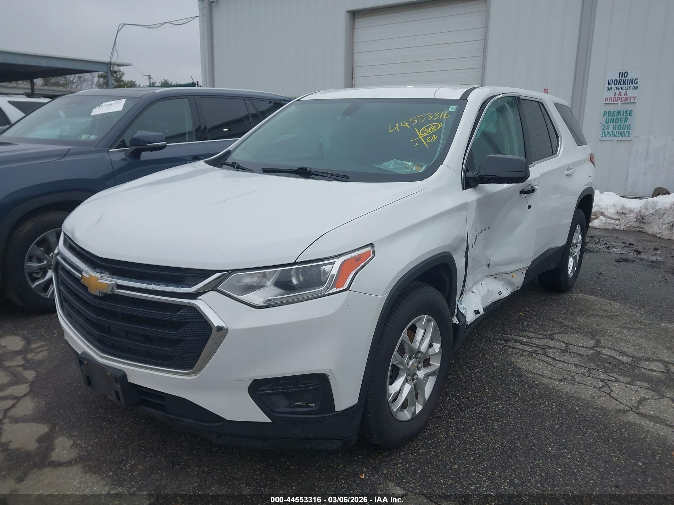CHEVROLET TRAVERSE image 2