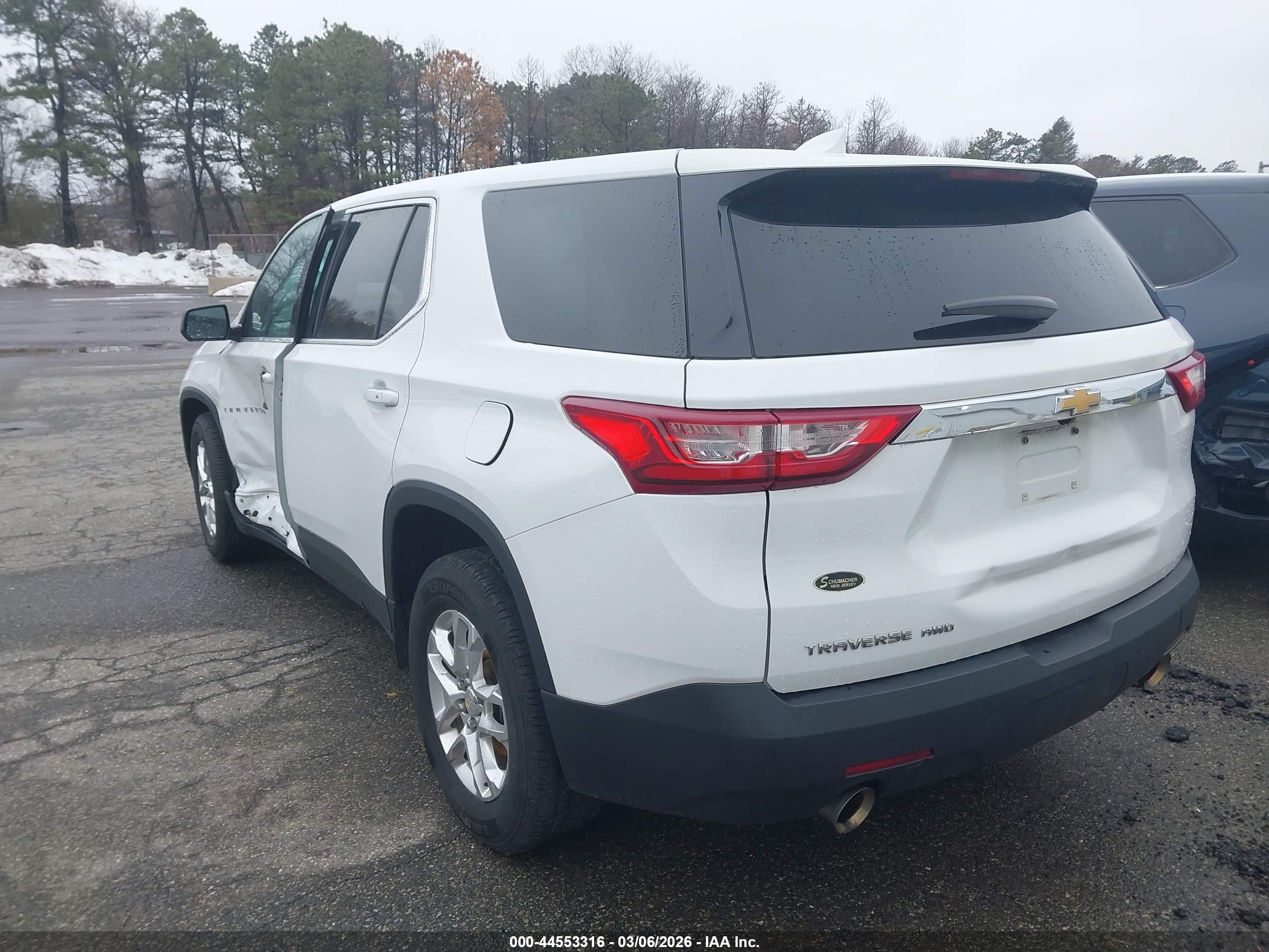 CHEVROLET TRAVERSE image 3