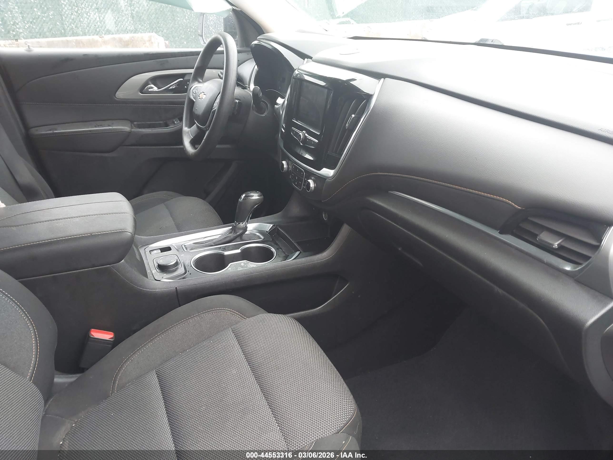 CHEVROLET TRAVERSE image 5