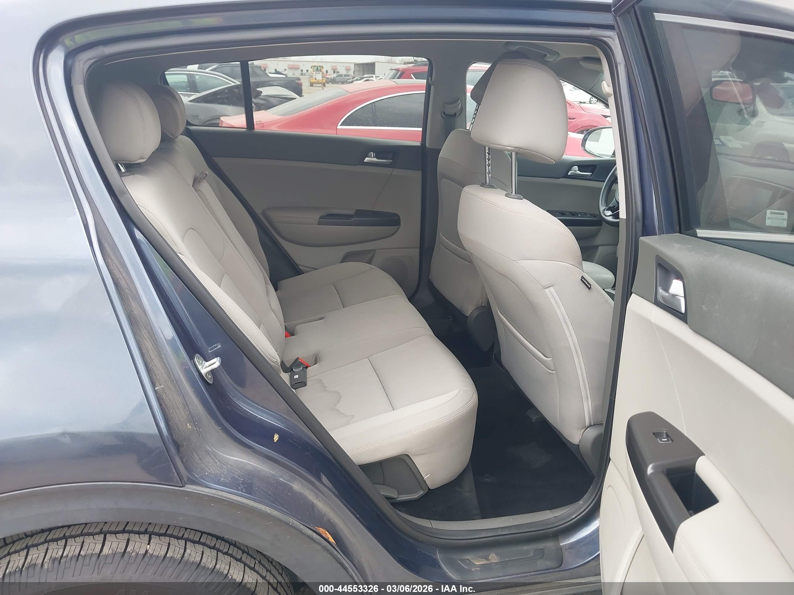 KIA SPORTAGE image 8