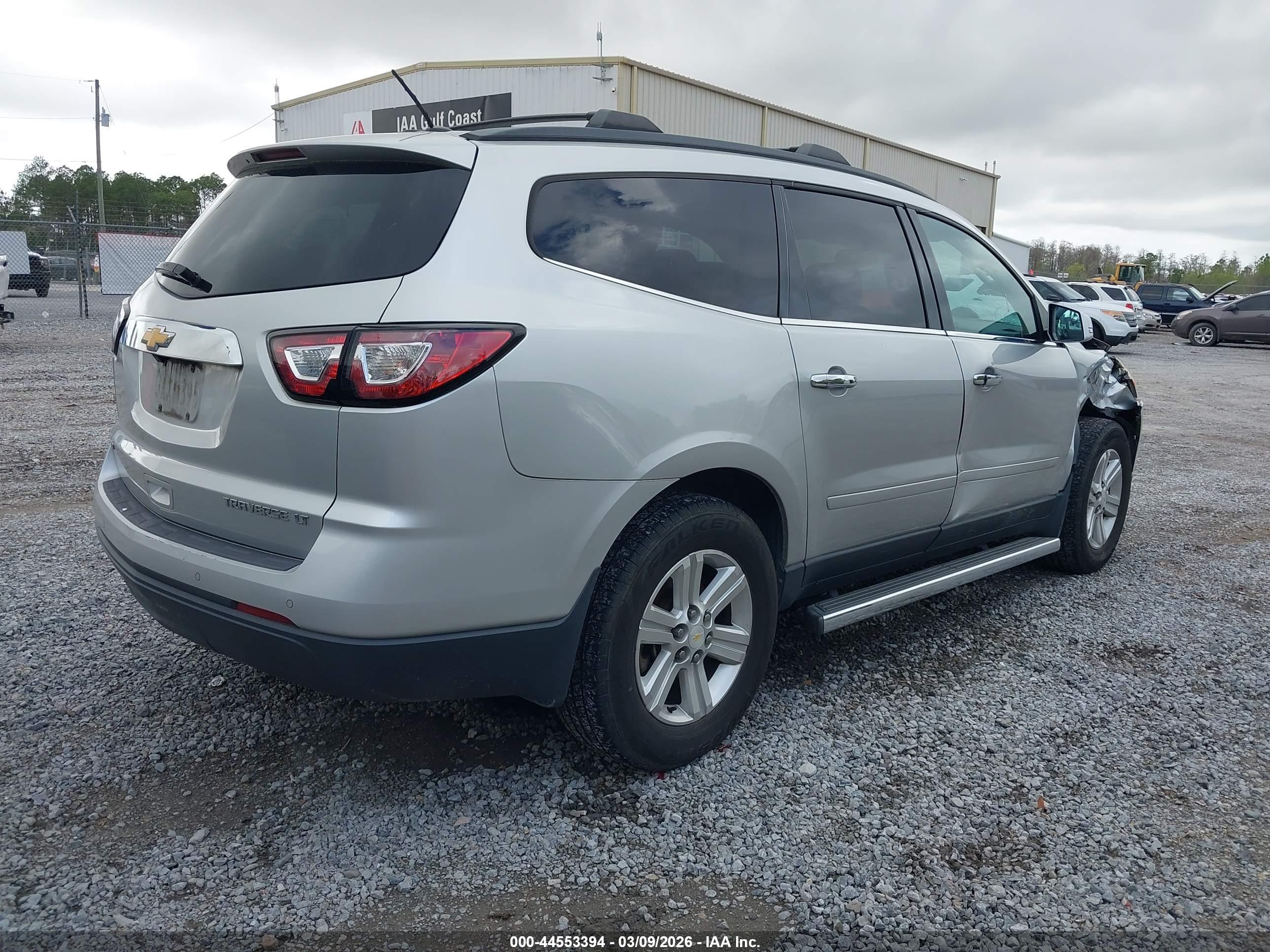 CHEVROLET TRAVERSE image 4