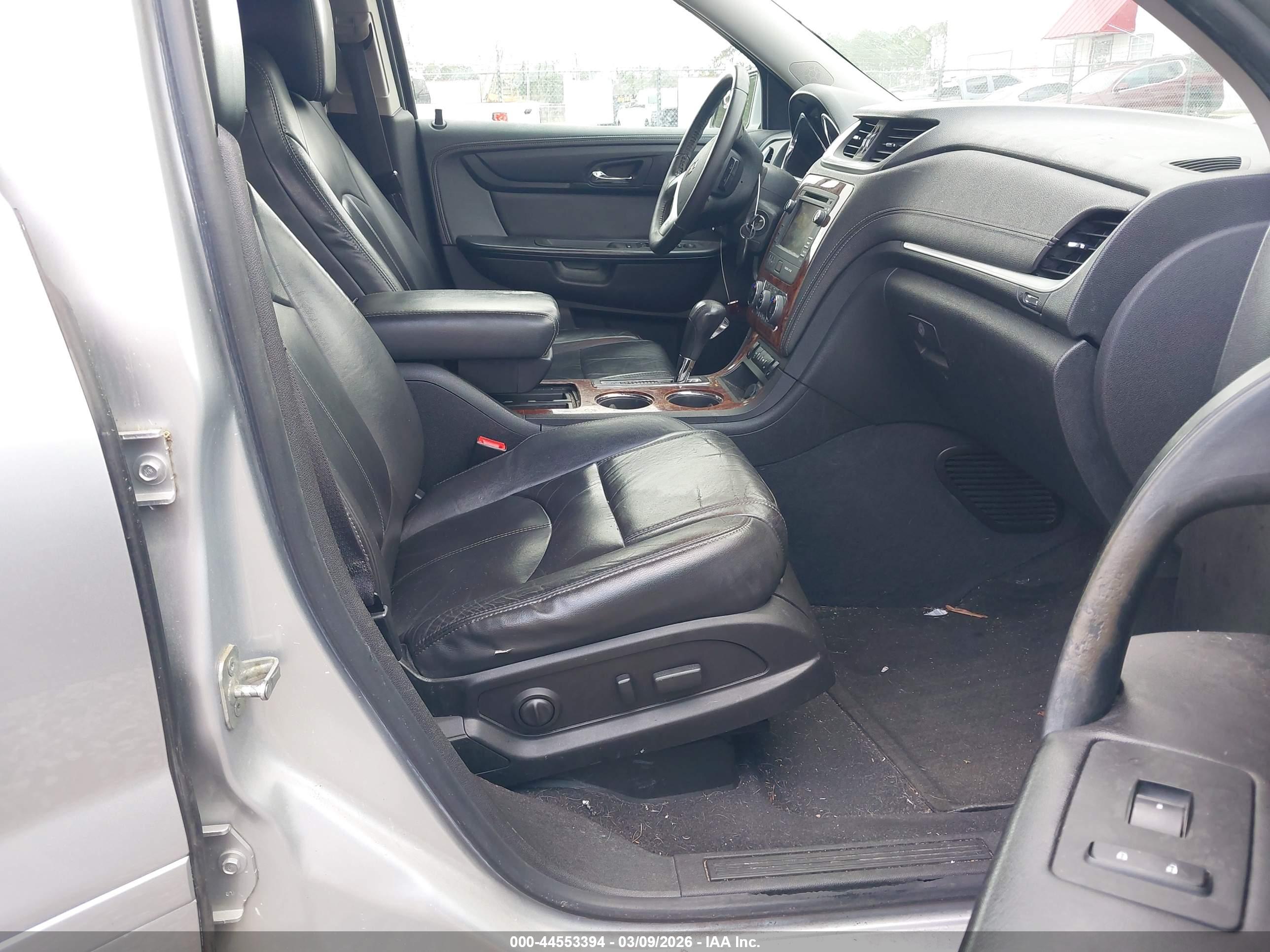 CHEVROLET TRAVERSE image 5