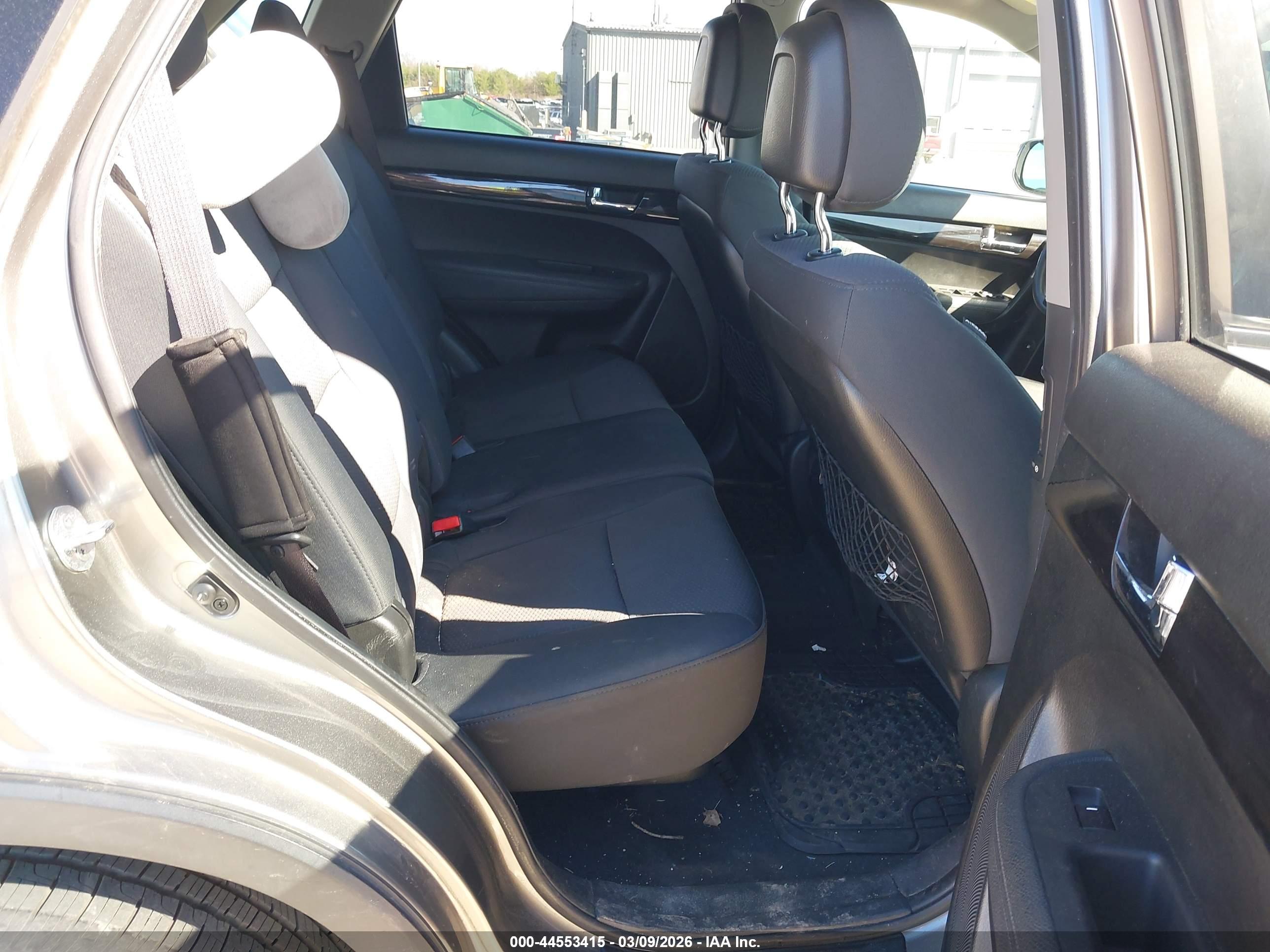 KIA SORENTO image 8