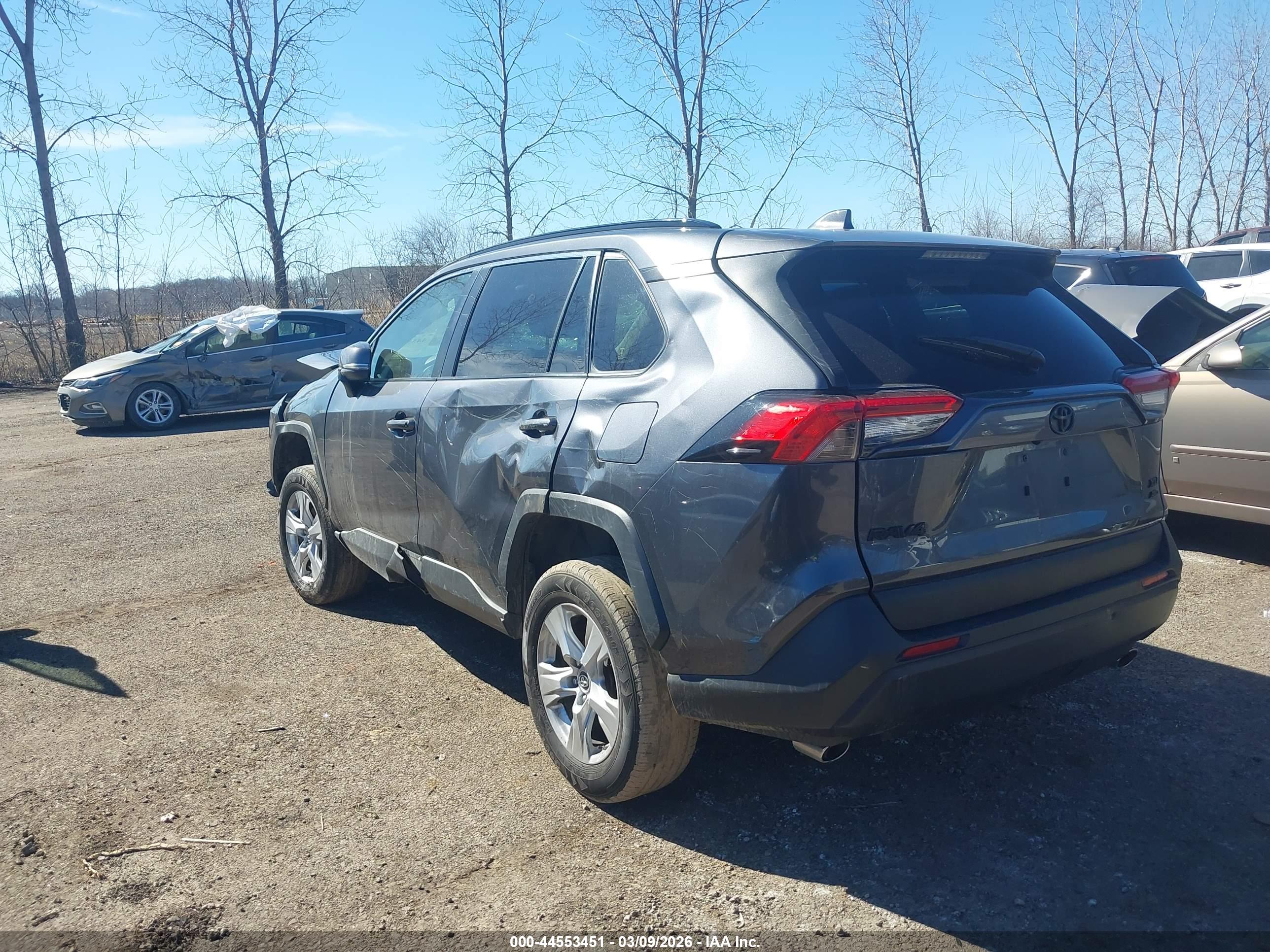 TOYOTA RAV4 image 3