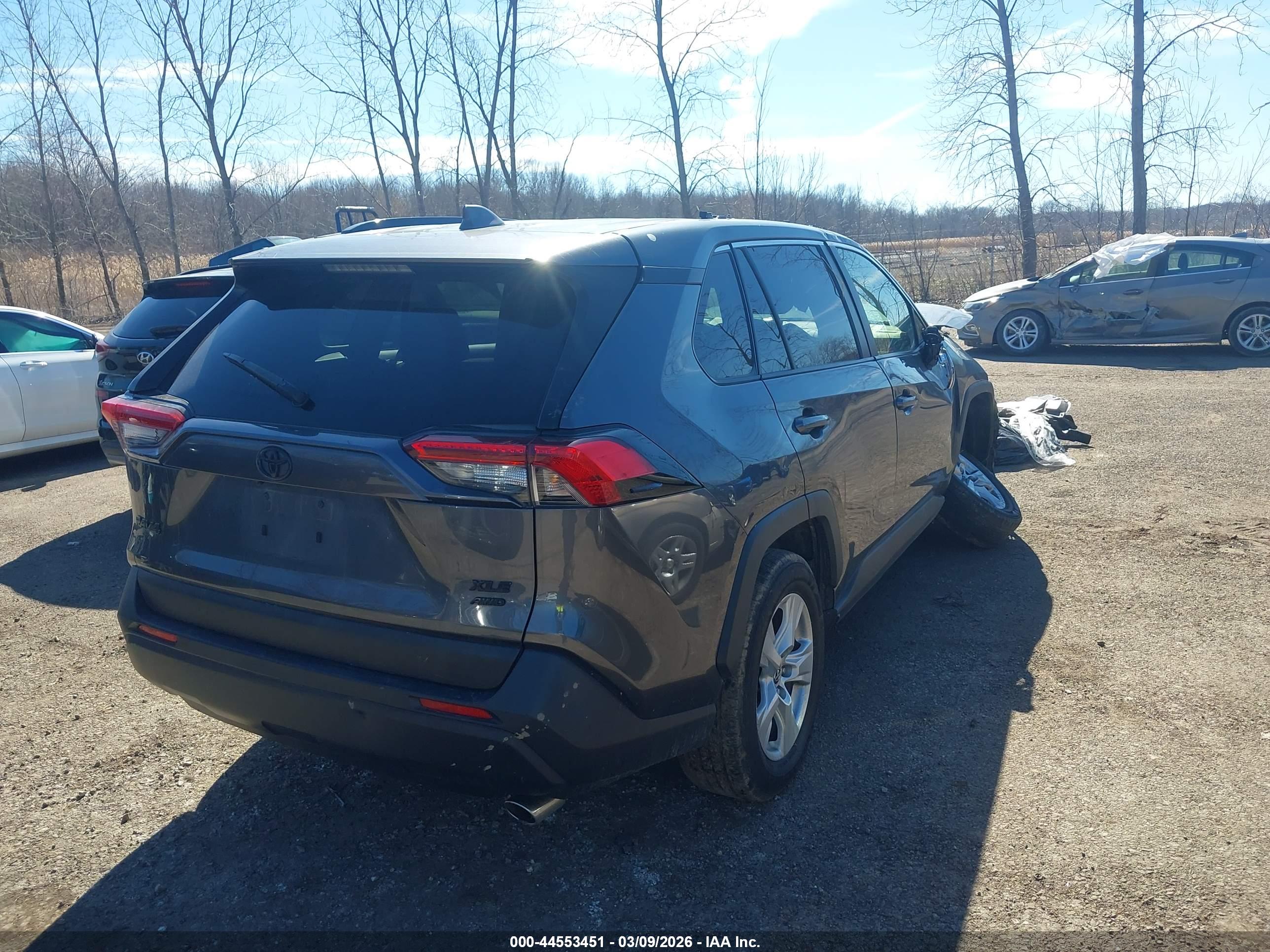 TOYOTA RAV4 image 4
