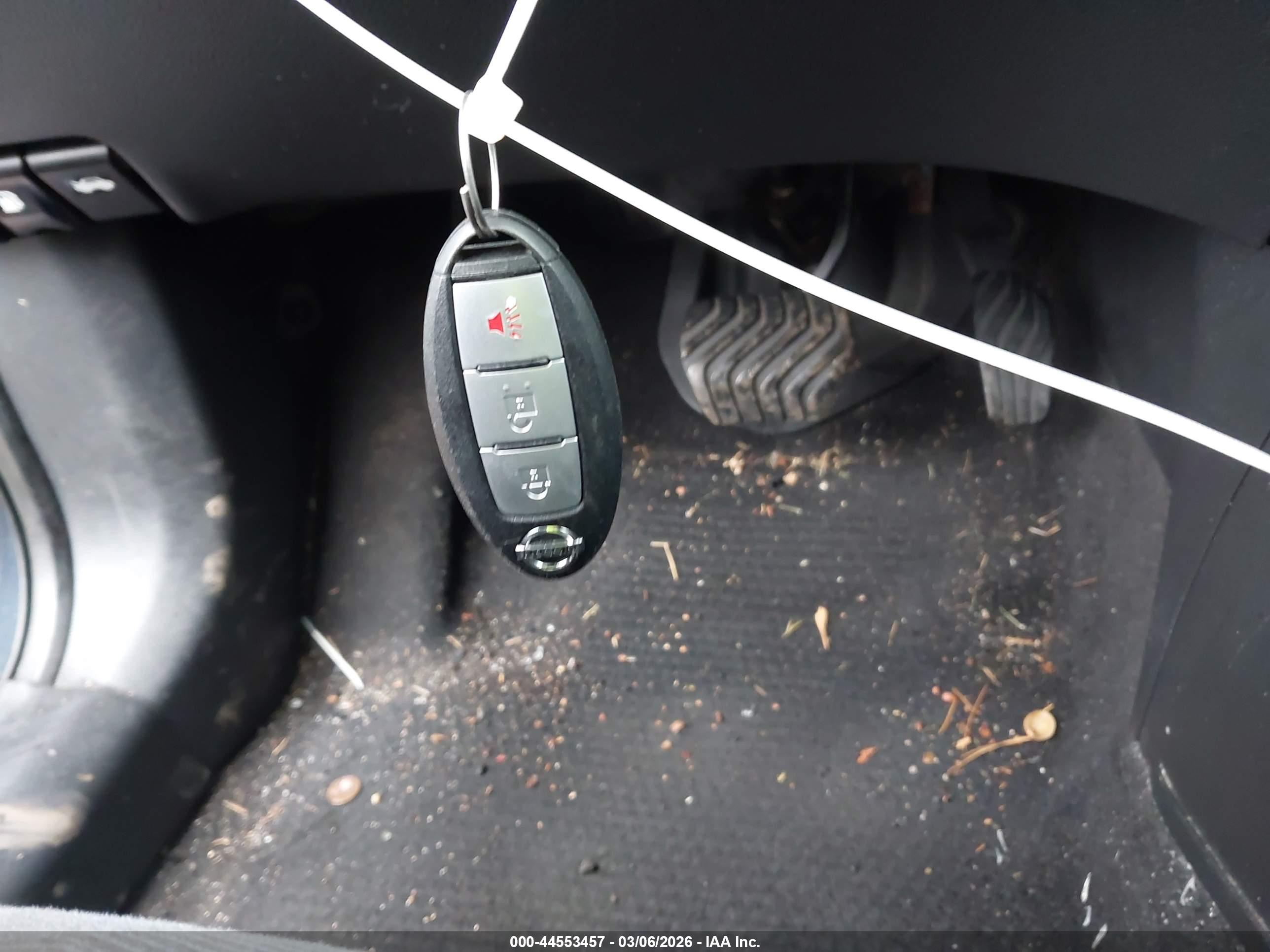 NISSAN ROGUE image 11