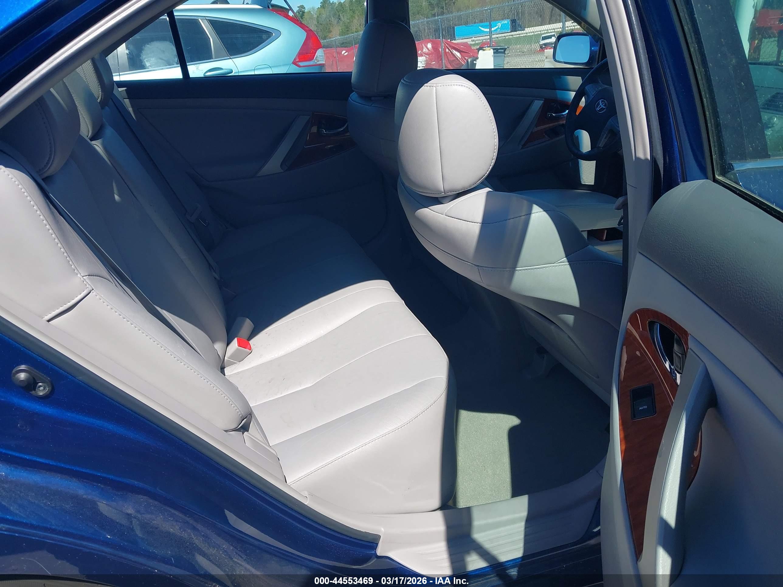 TOYOTA CAMRY image 8