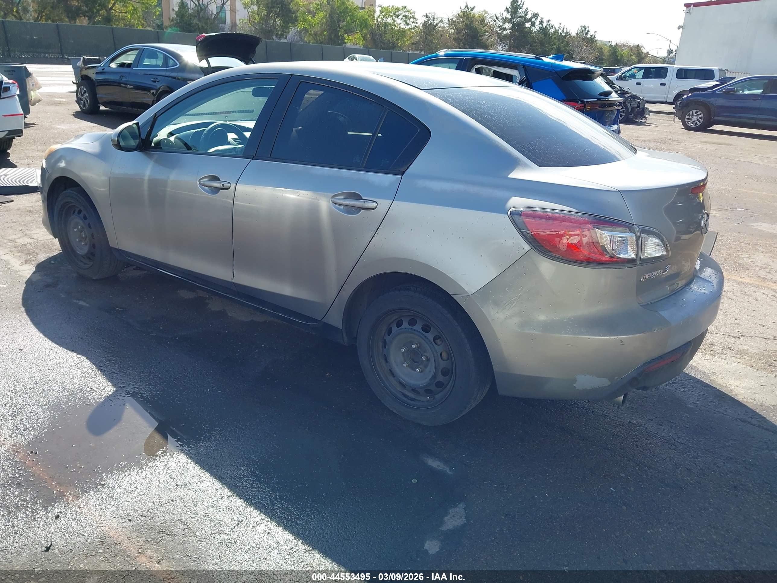 MAZDA MAZDA3 image 3