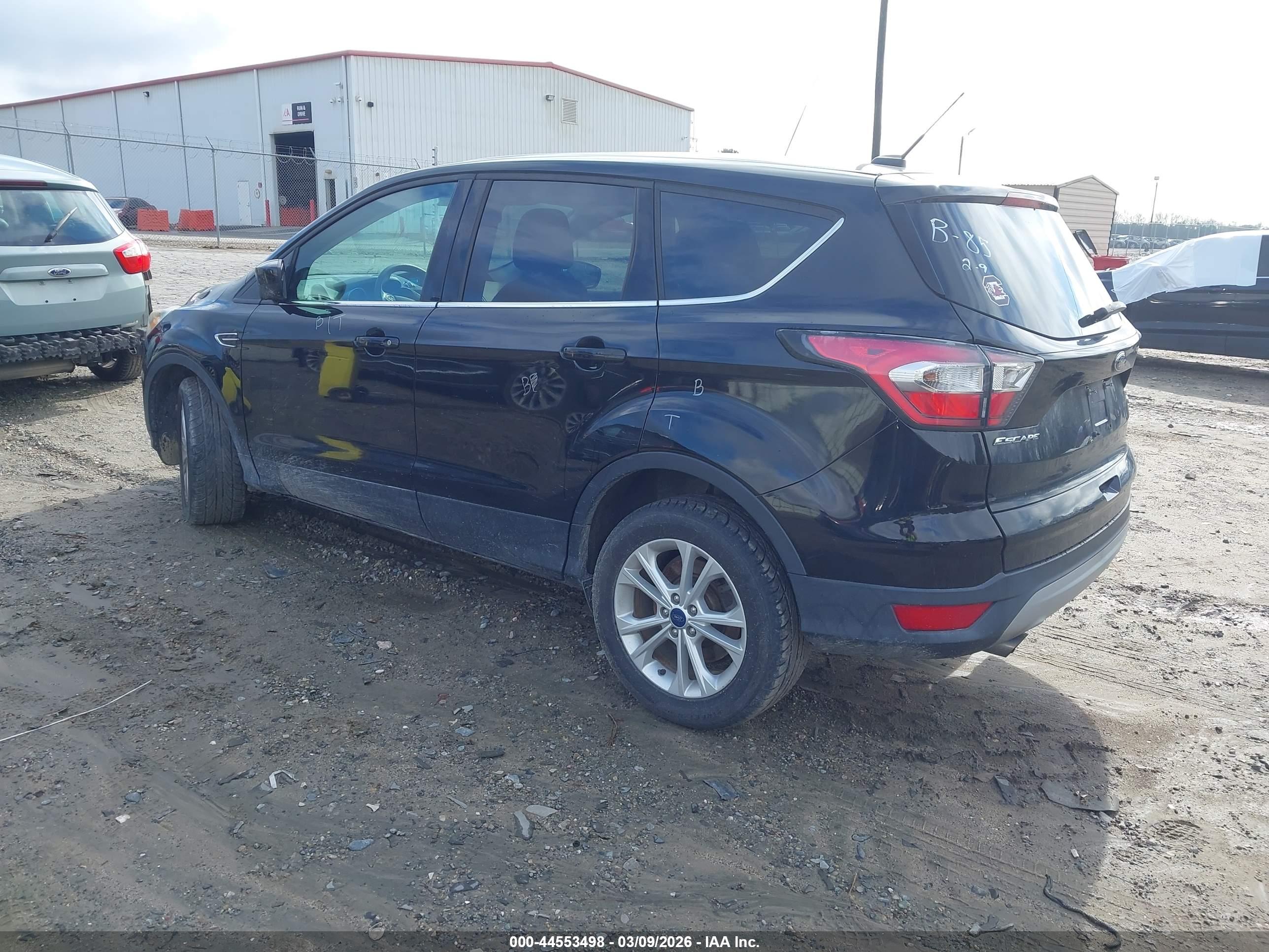 FORD ESCAPE image 3