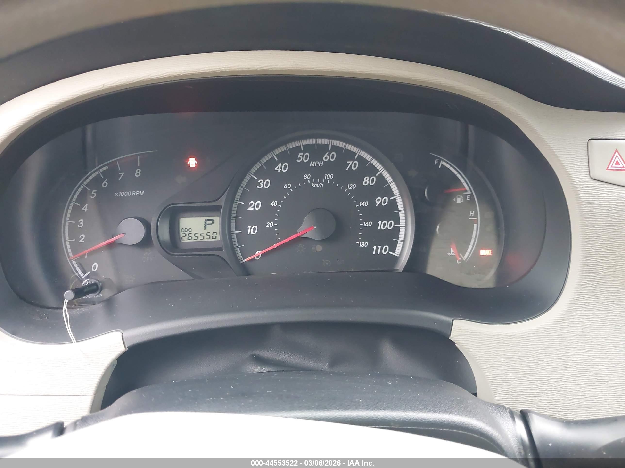 TOYOTA SIENNA image 7