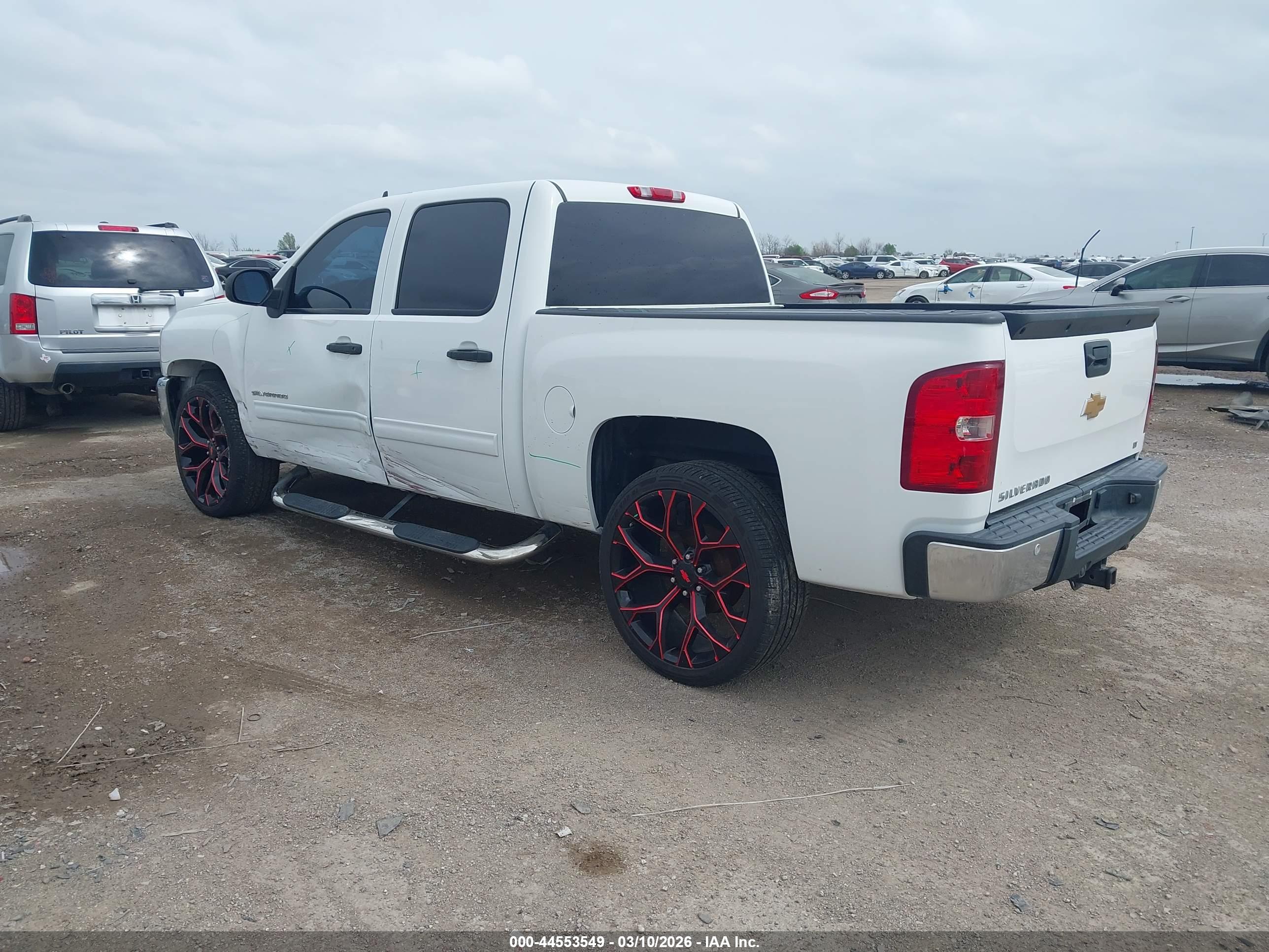 CHEVROLET SILVERADO image 3