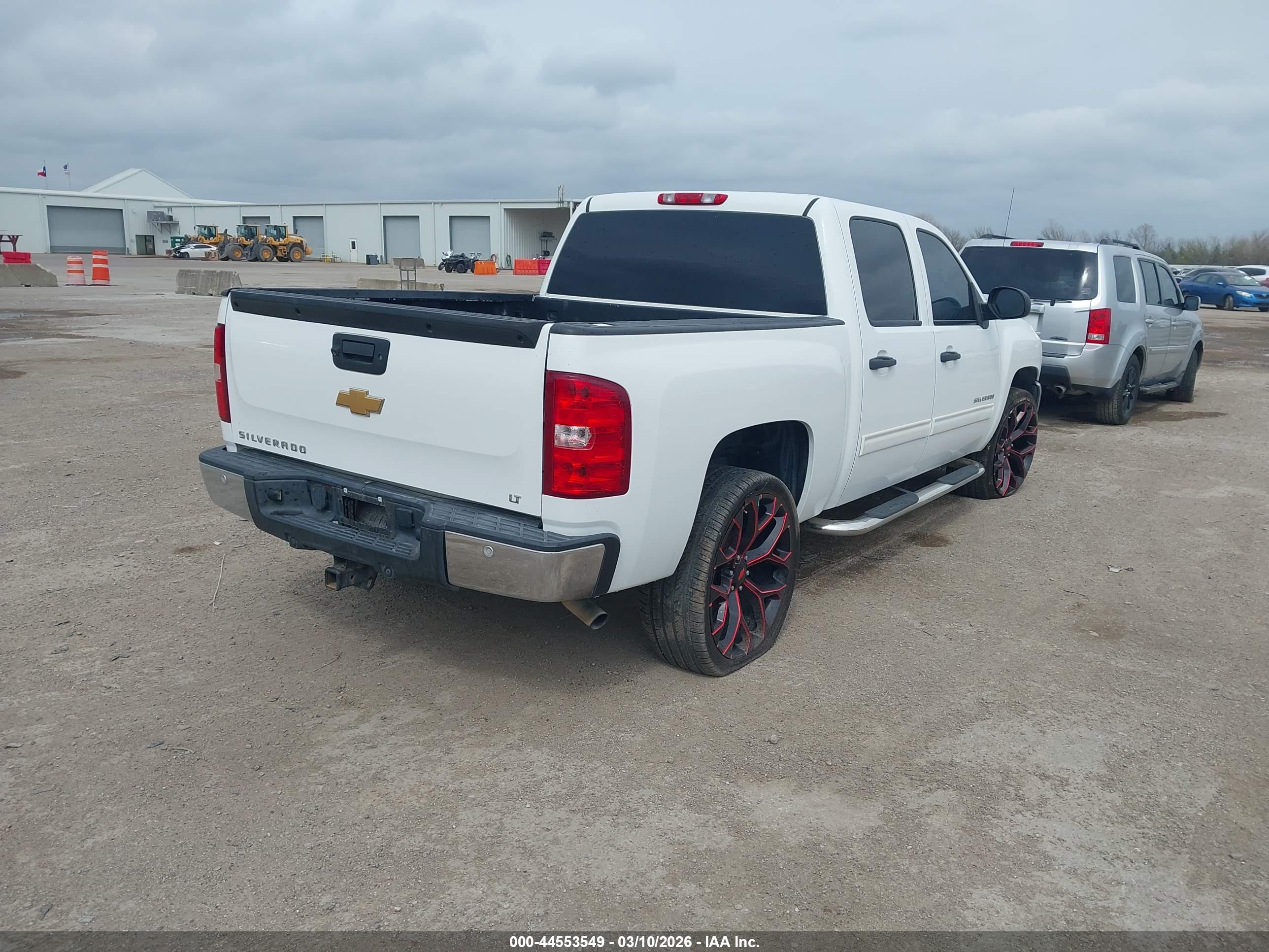 CHEVROLET SILVERADO image 4