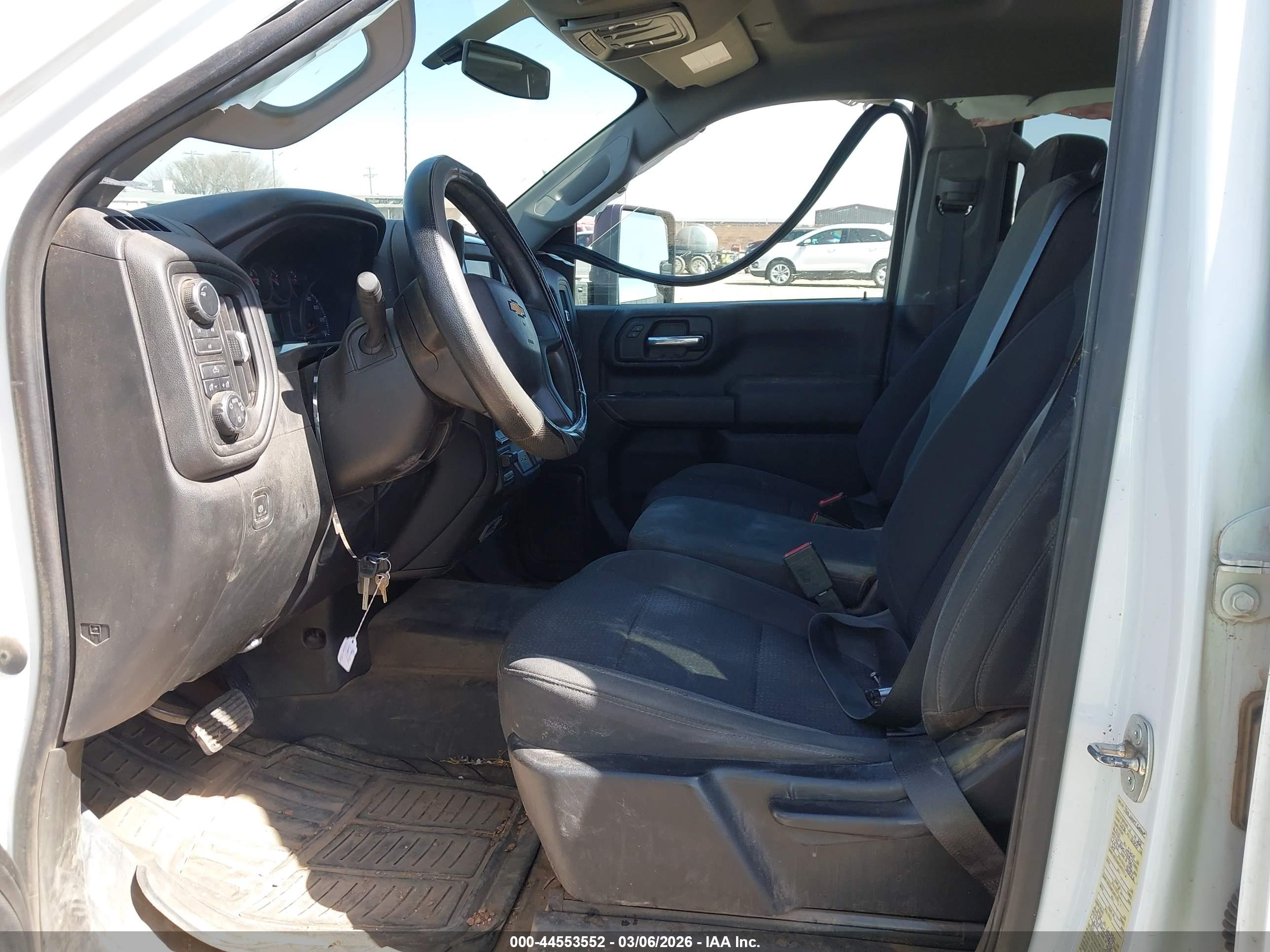 CHEVROLET SILVERADO image 5