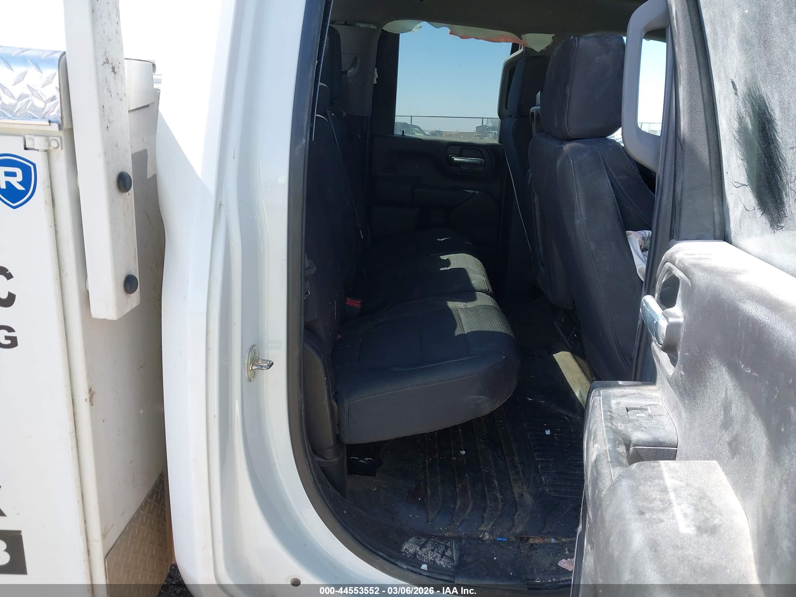CHEVROLET SILVERADO image 8