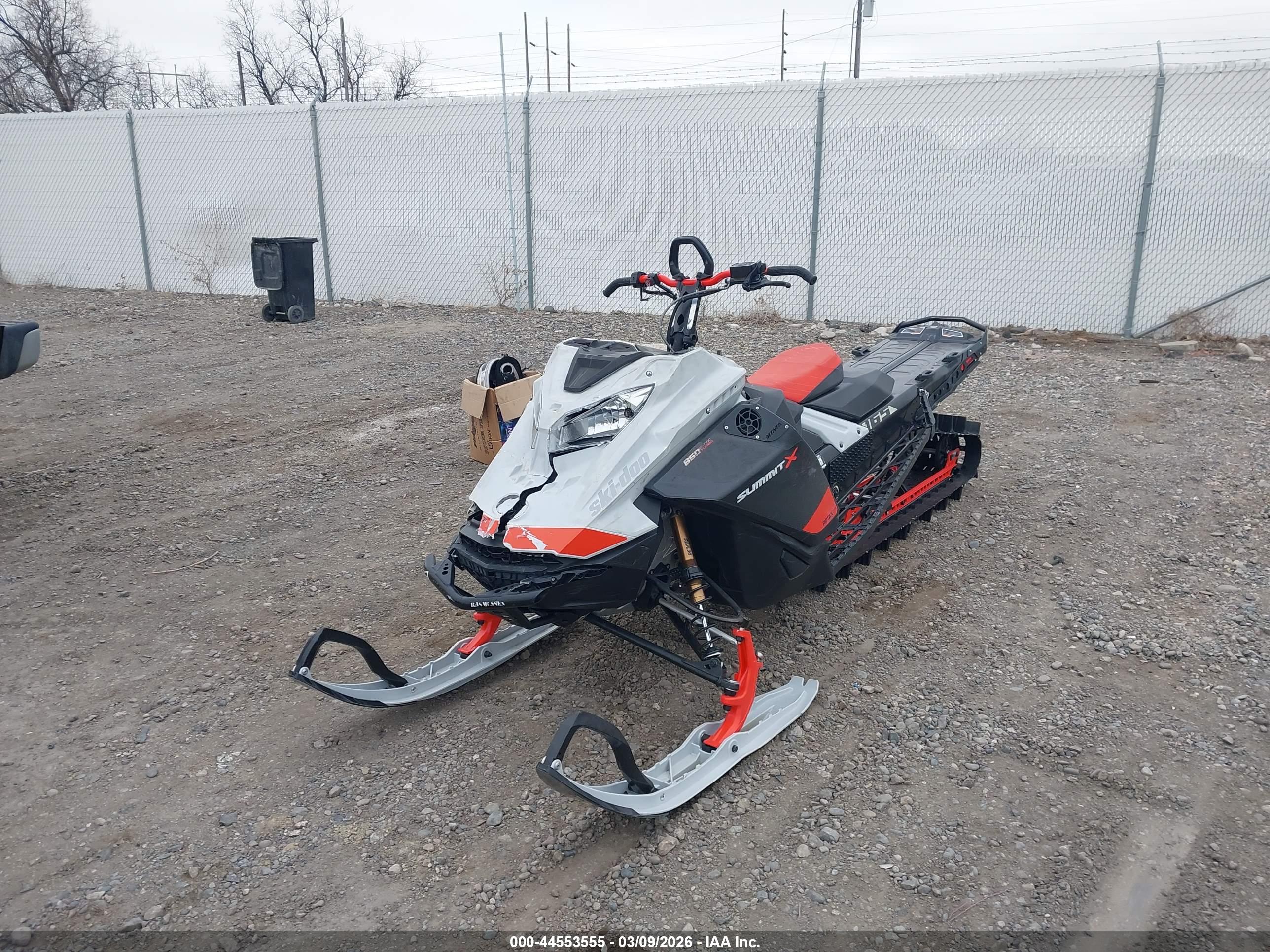 BOMBARDIER SUMMIT image 2