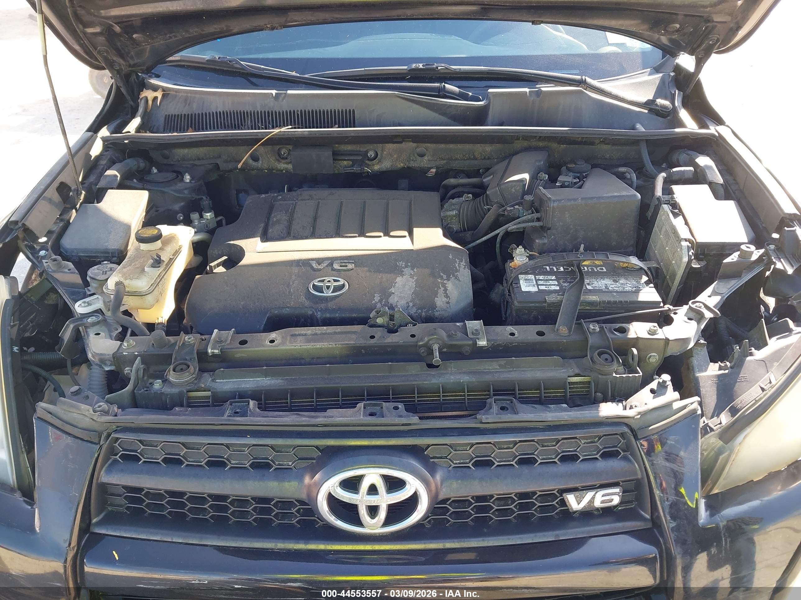 TOYOTA RAV4 image 10