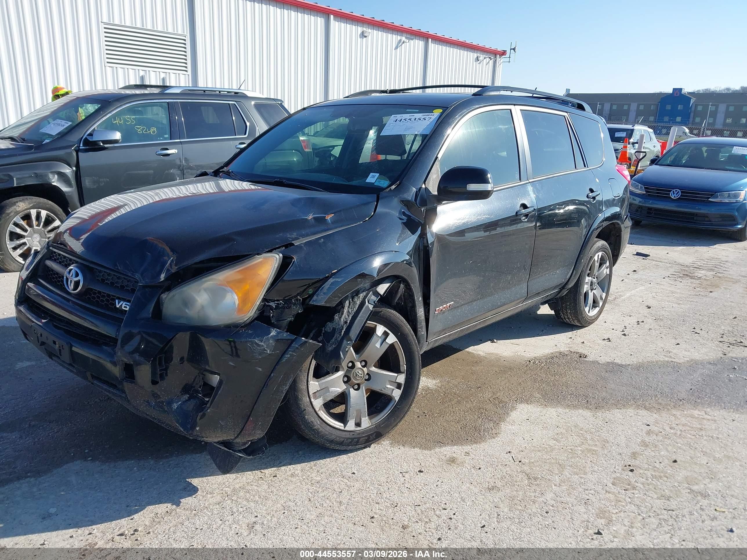 TOYOTA RAV4 image 2