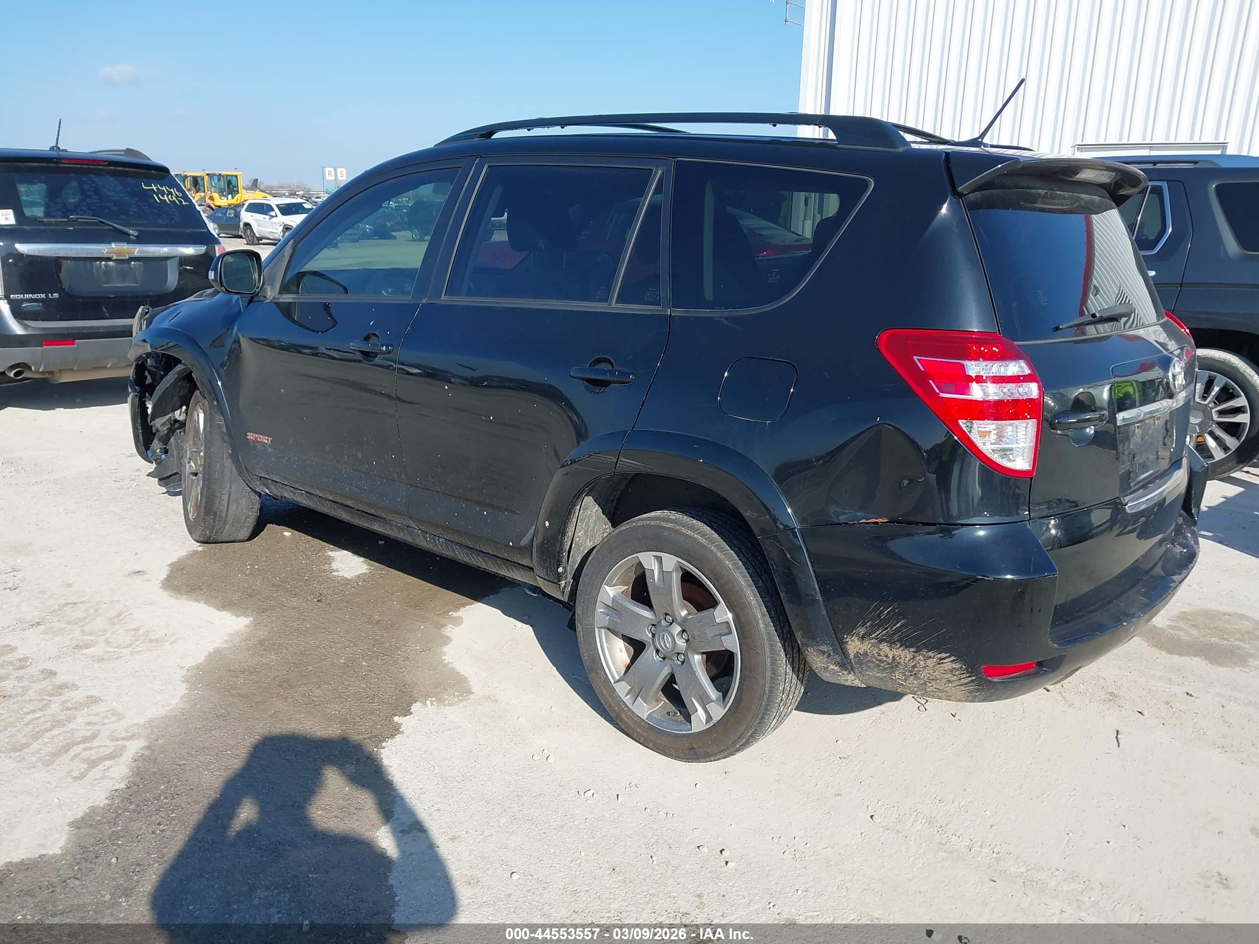 TOYOTA RAV4 image 3