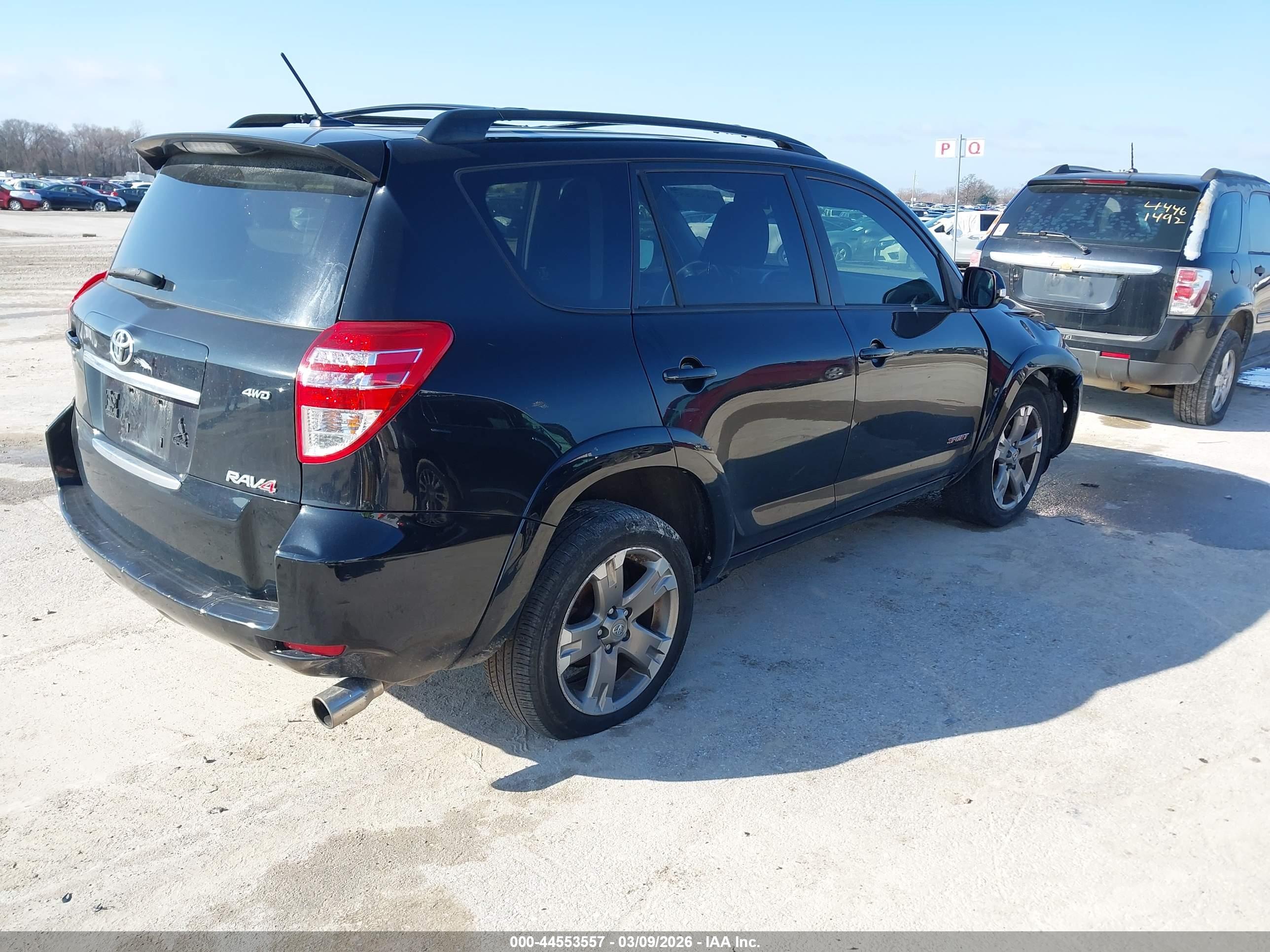 TOYOTA RAV4 image 4