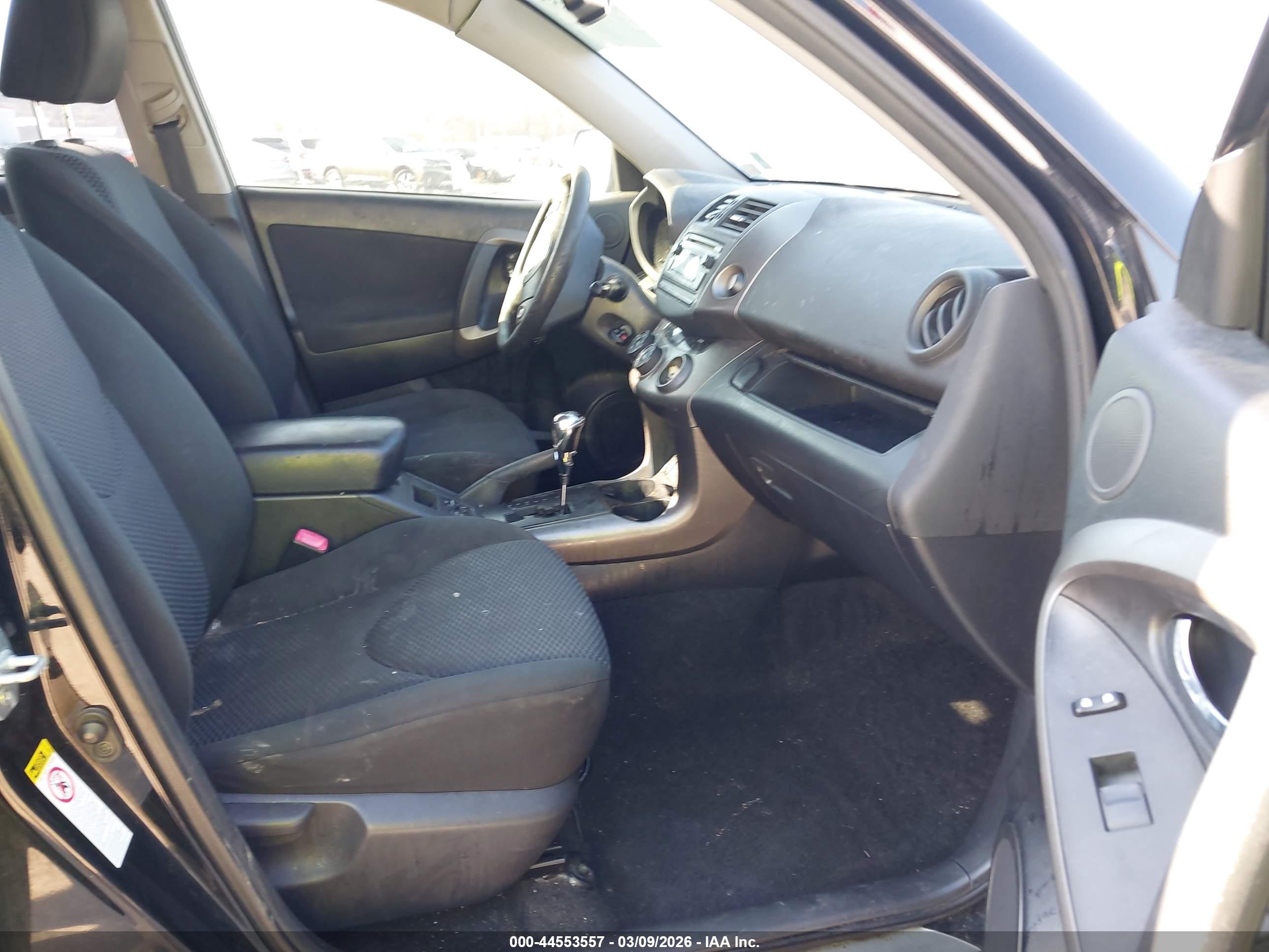 TOYOTA RAV4 image 5