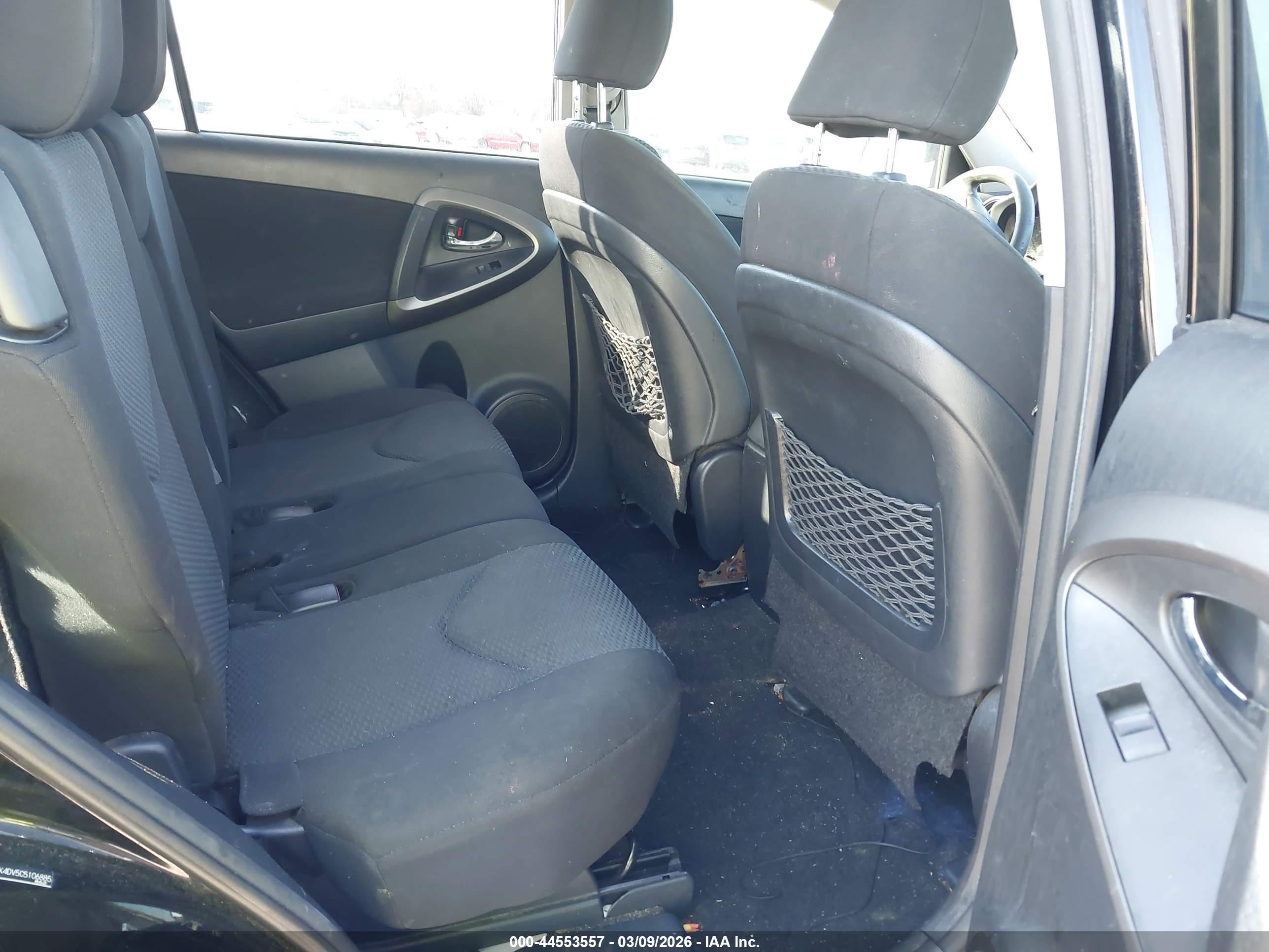 TOYOTA RAV4 image 8