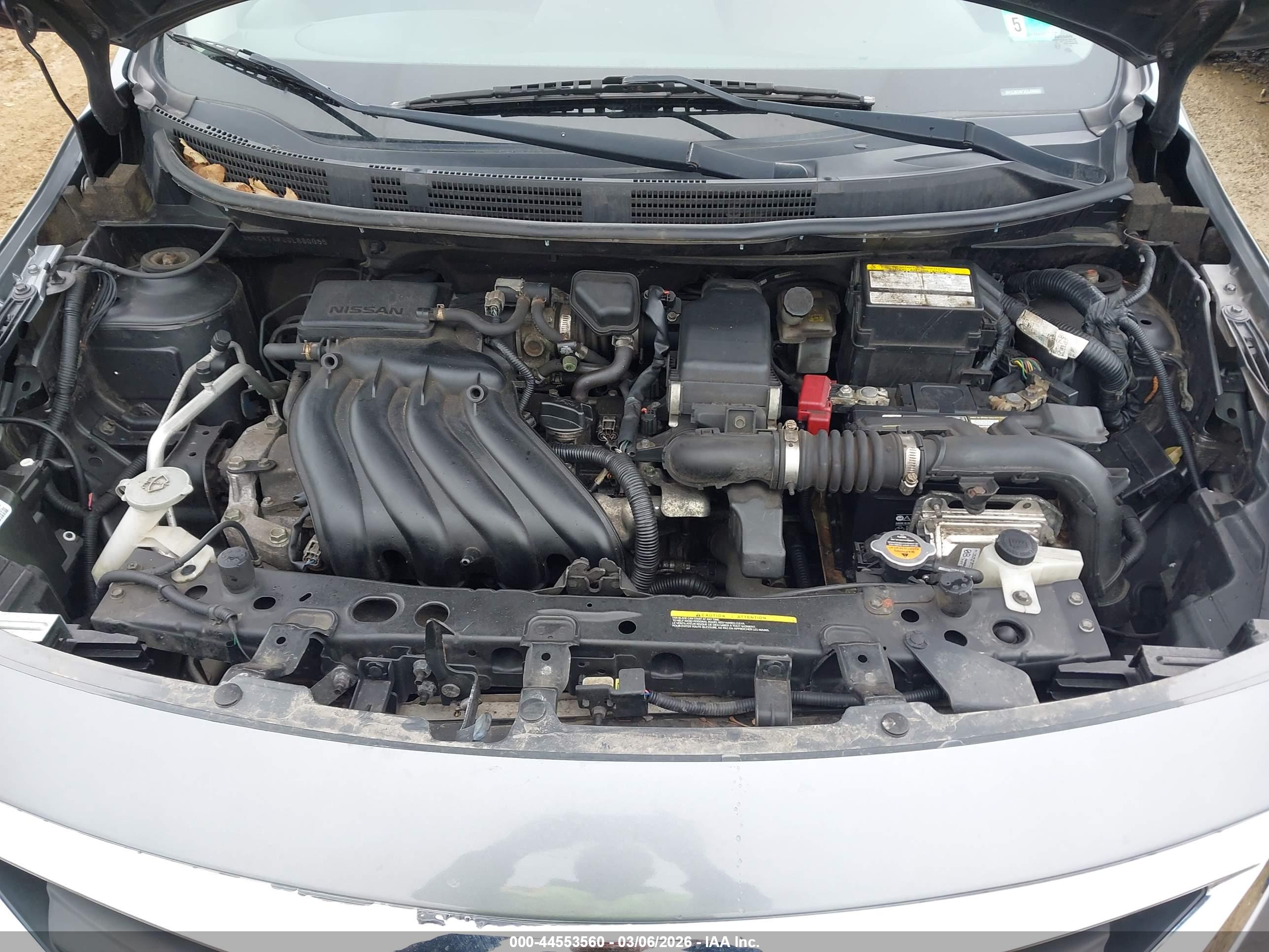 NISSAN VERSA image 10