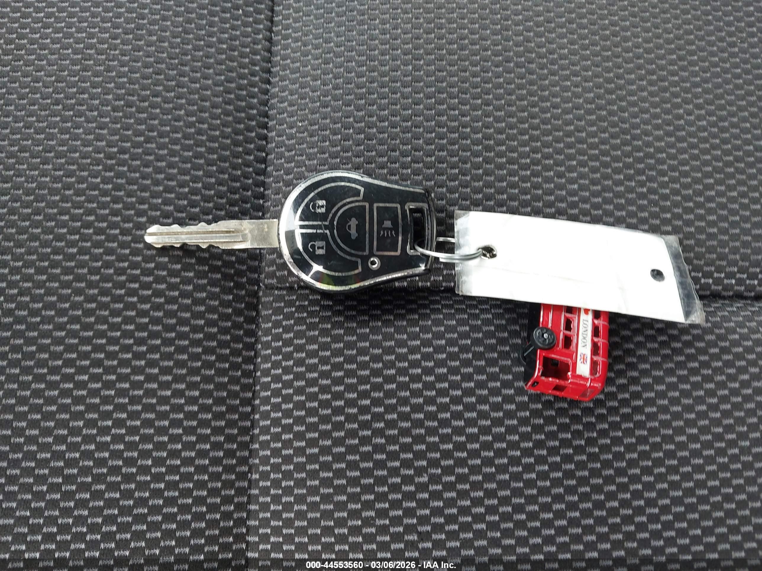 NISSAN VERSA image 11