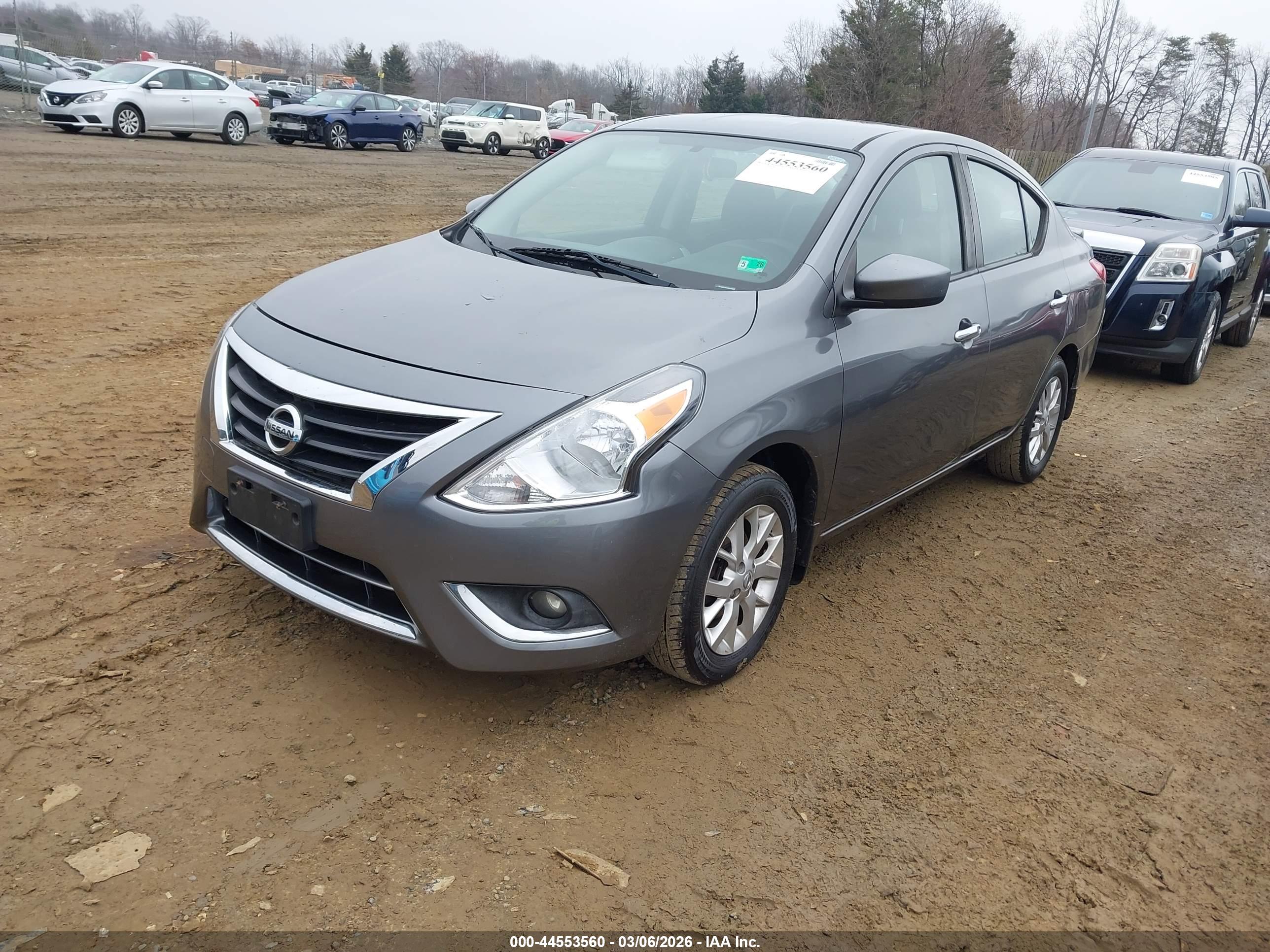 NISSAN VERSA image 2