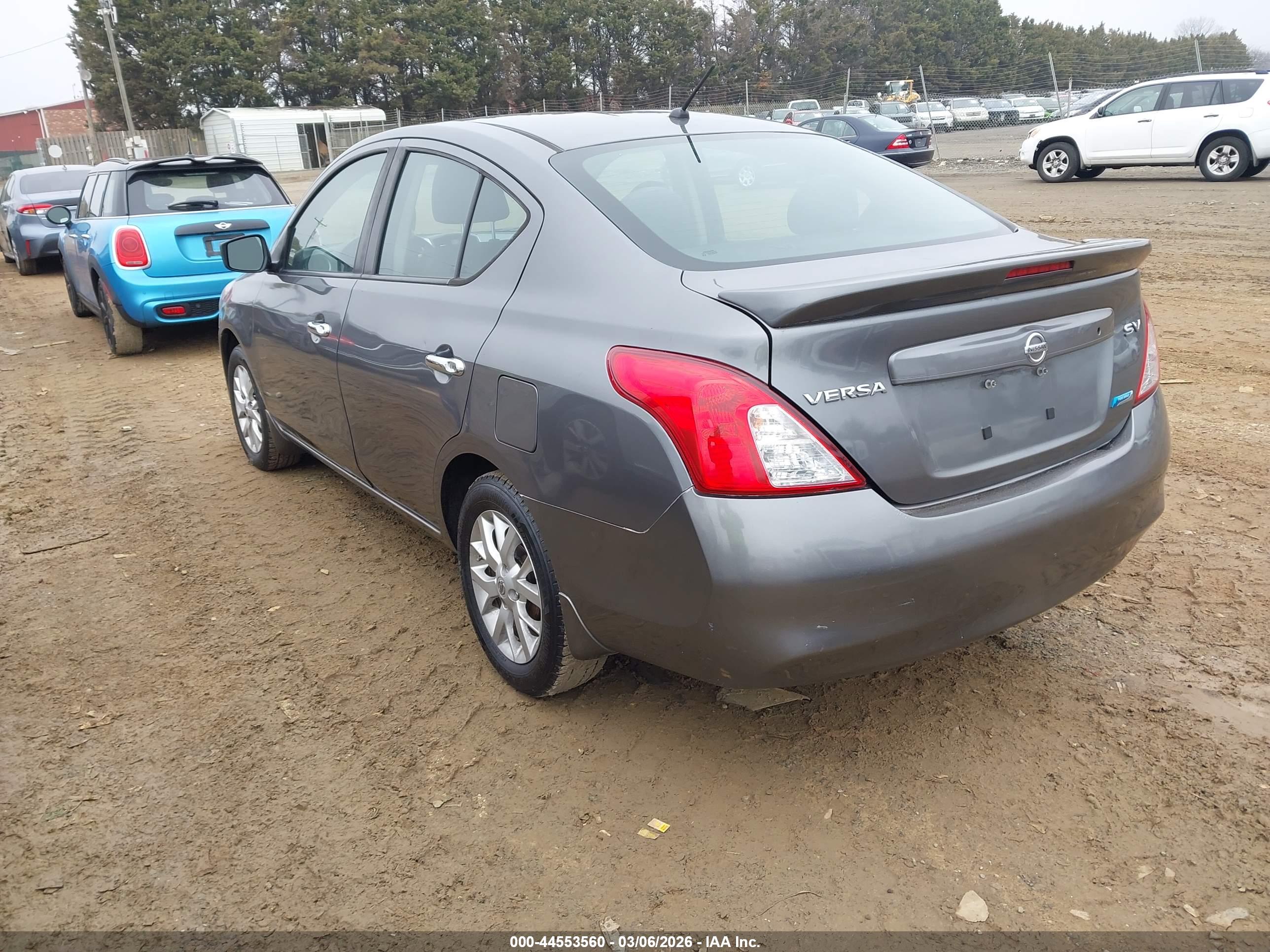 NISSAN VERSA image 3