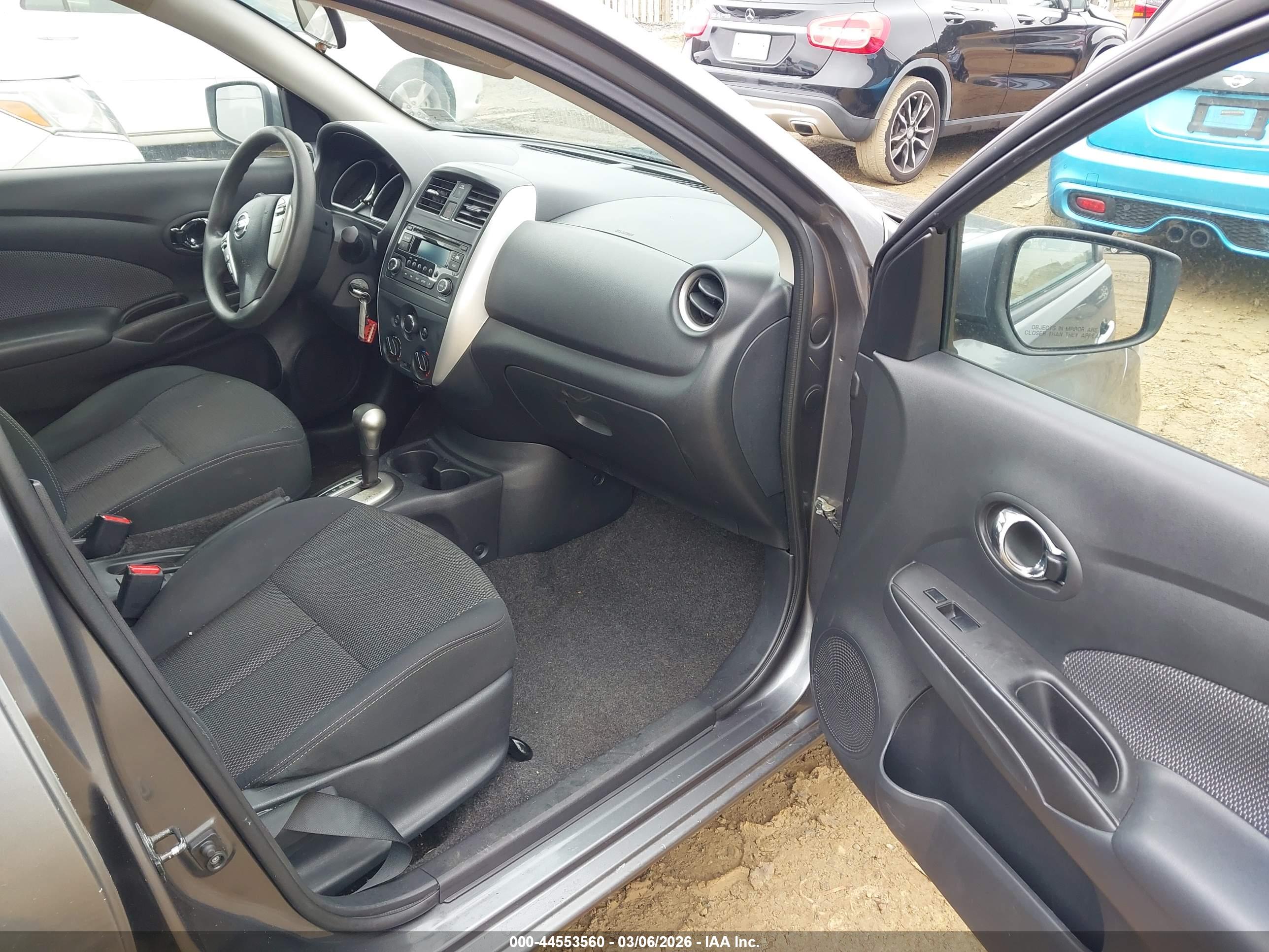 NISSAN VERSA image 5