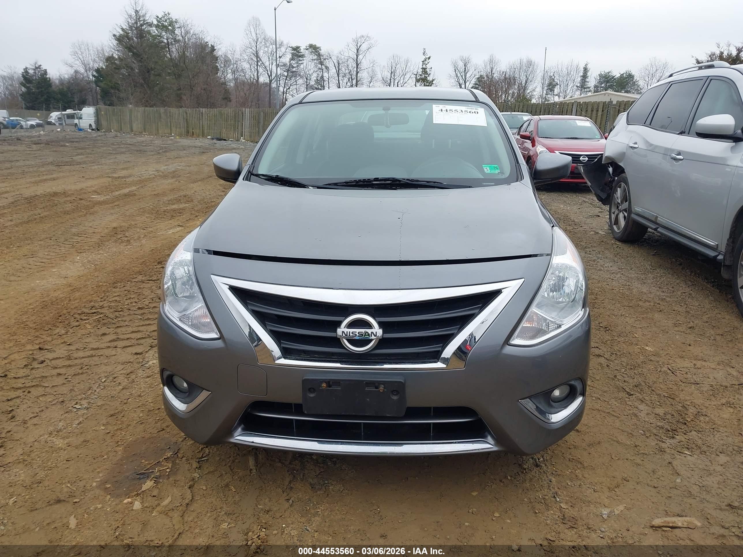 NISSAN VERSA image 6
