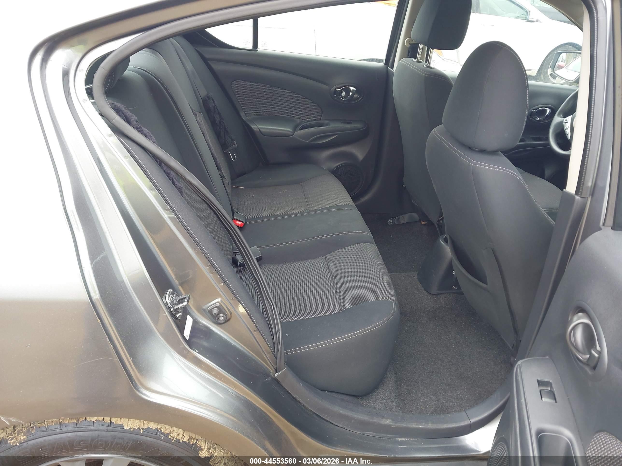 NISSAN VERSA image 8