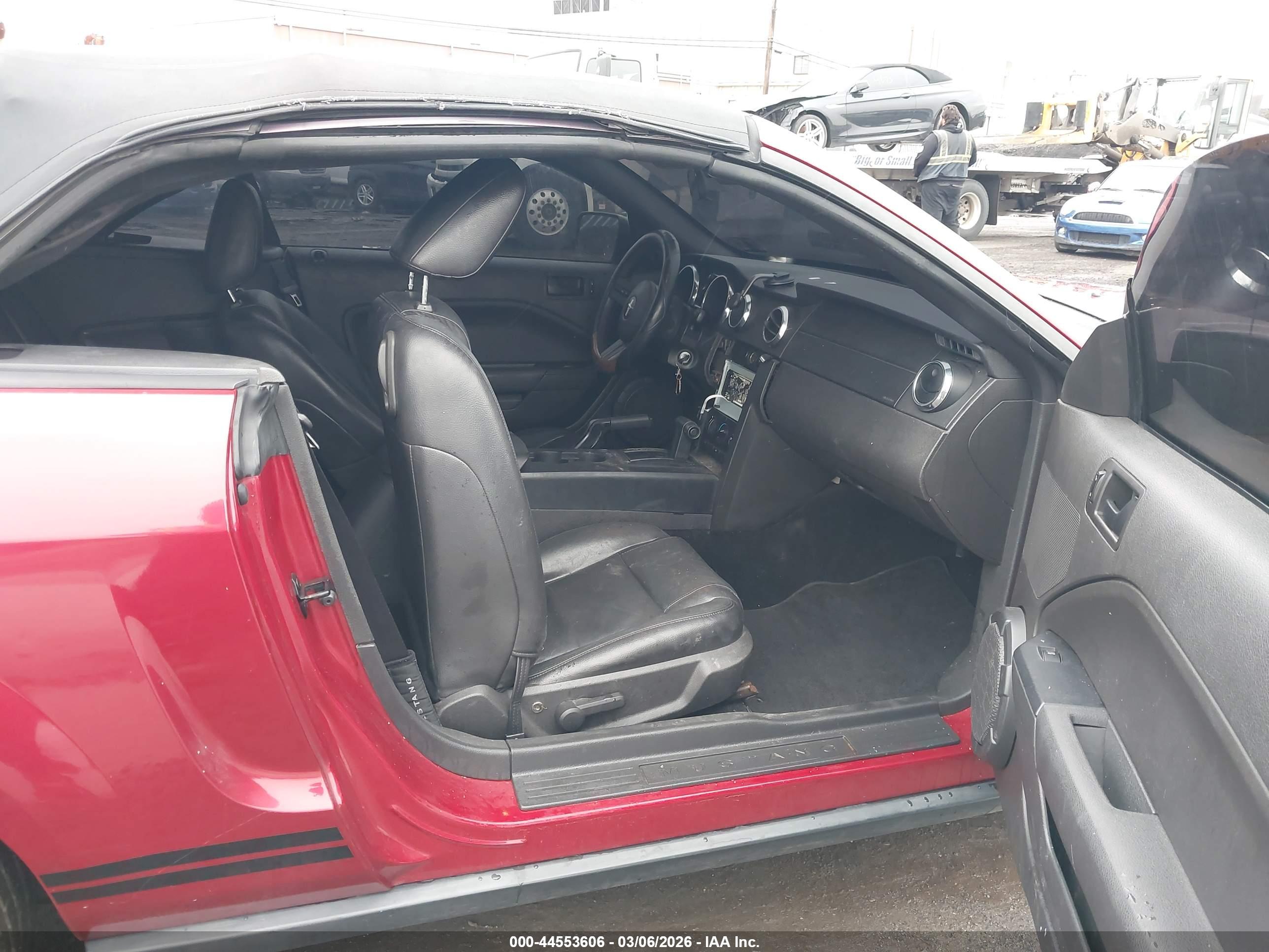 FORD MUSTANG image 5
