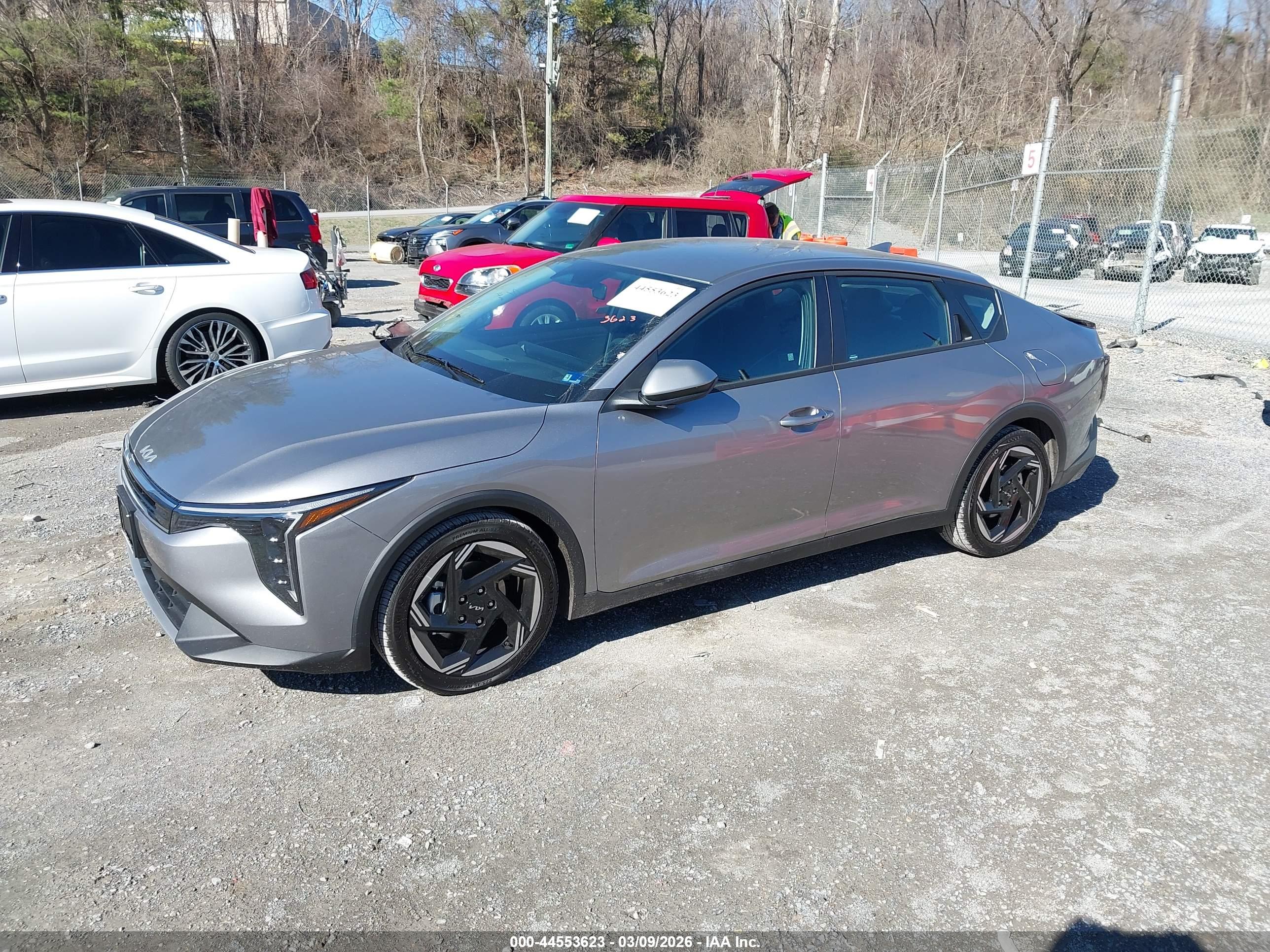 KIA K4 image 2