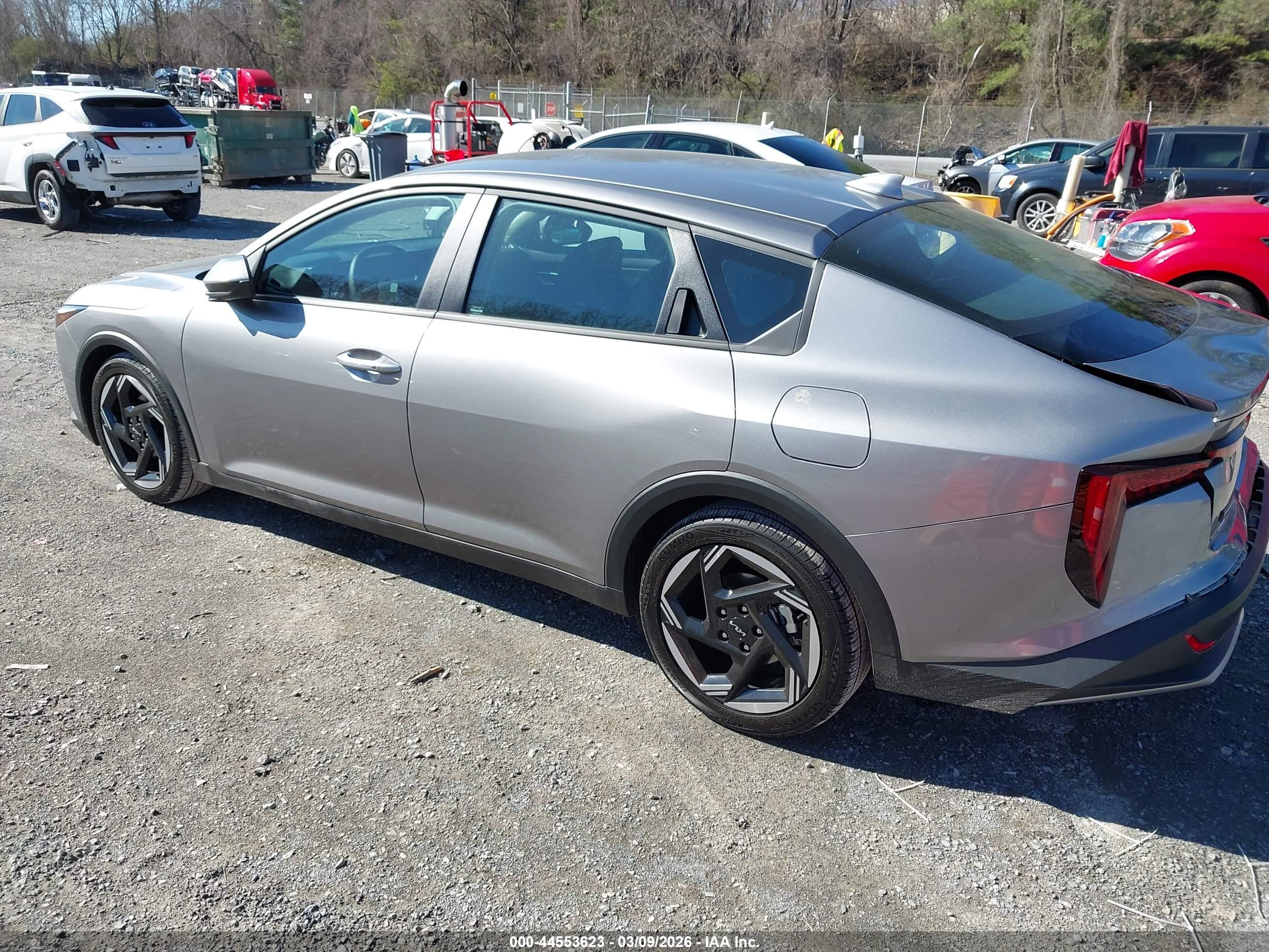 KIA K4 image 3