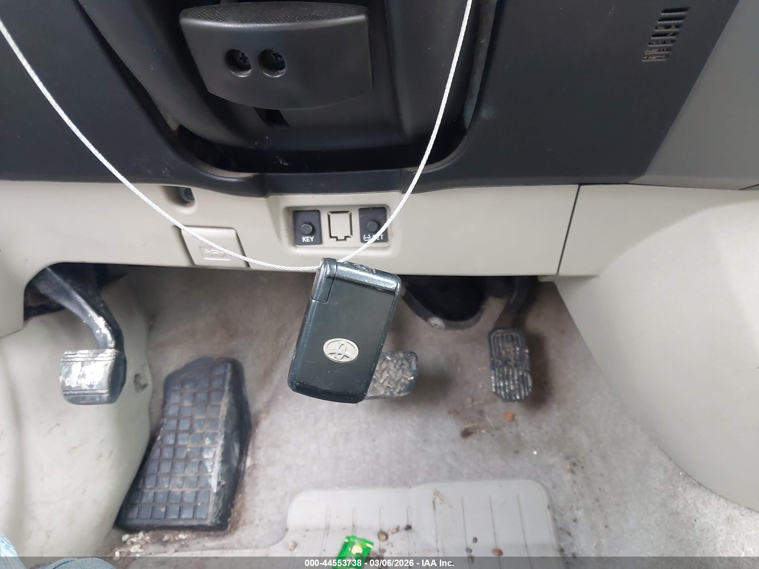 TOYOTA PRIUS image 11