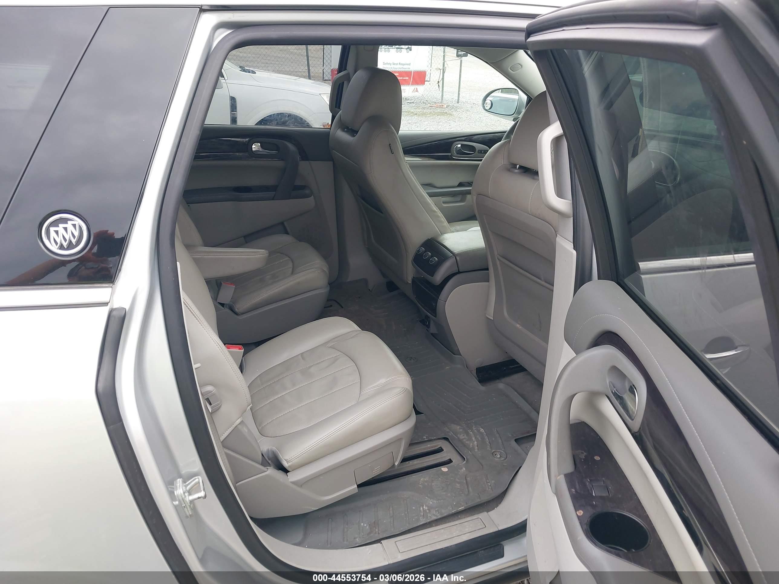 BUICK ENCLAVE image 8
