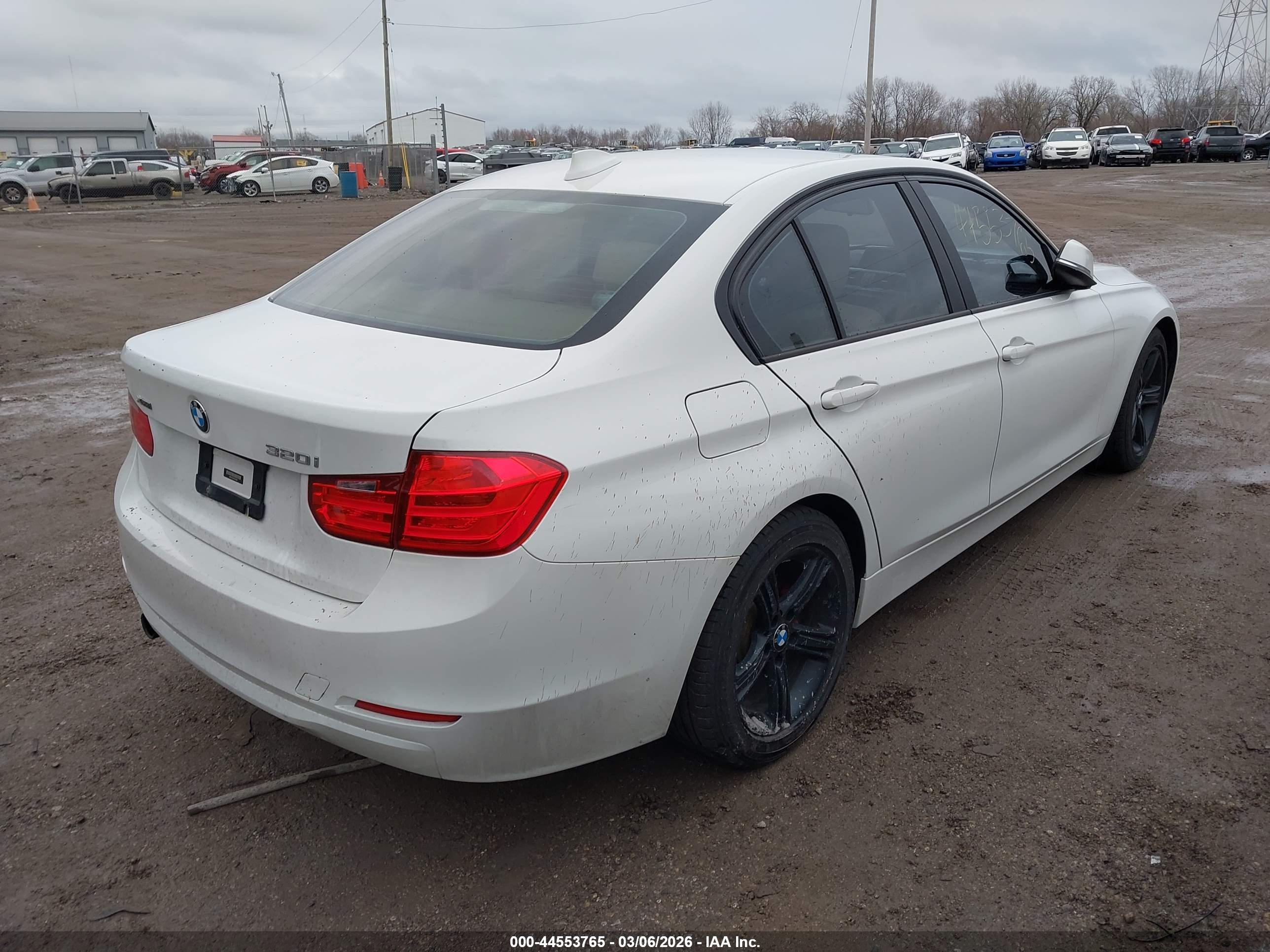 BMW 320I image 4